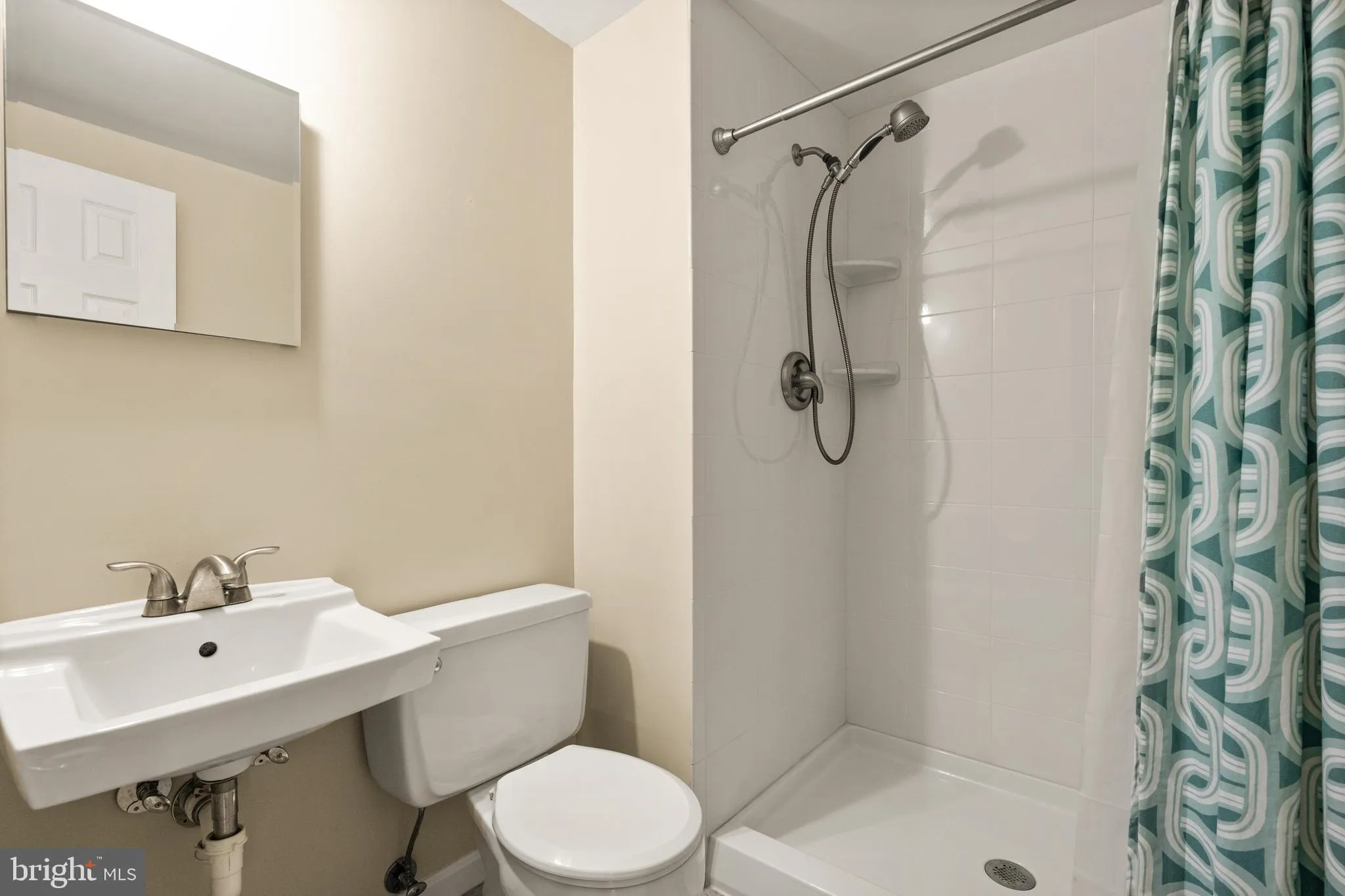 Annandale, Virginia 22003, United States, 4 Bedrooms Bedrooms, ,4 BathroomsBathrooms,Residential,Active,182142