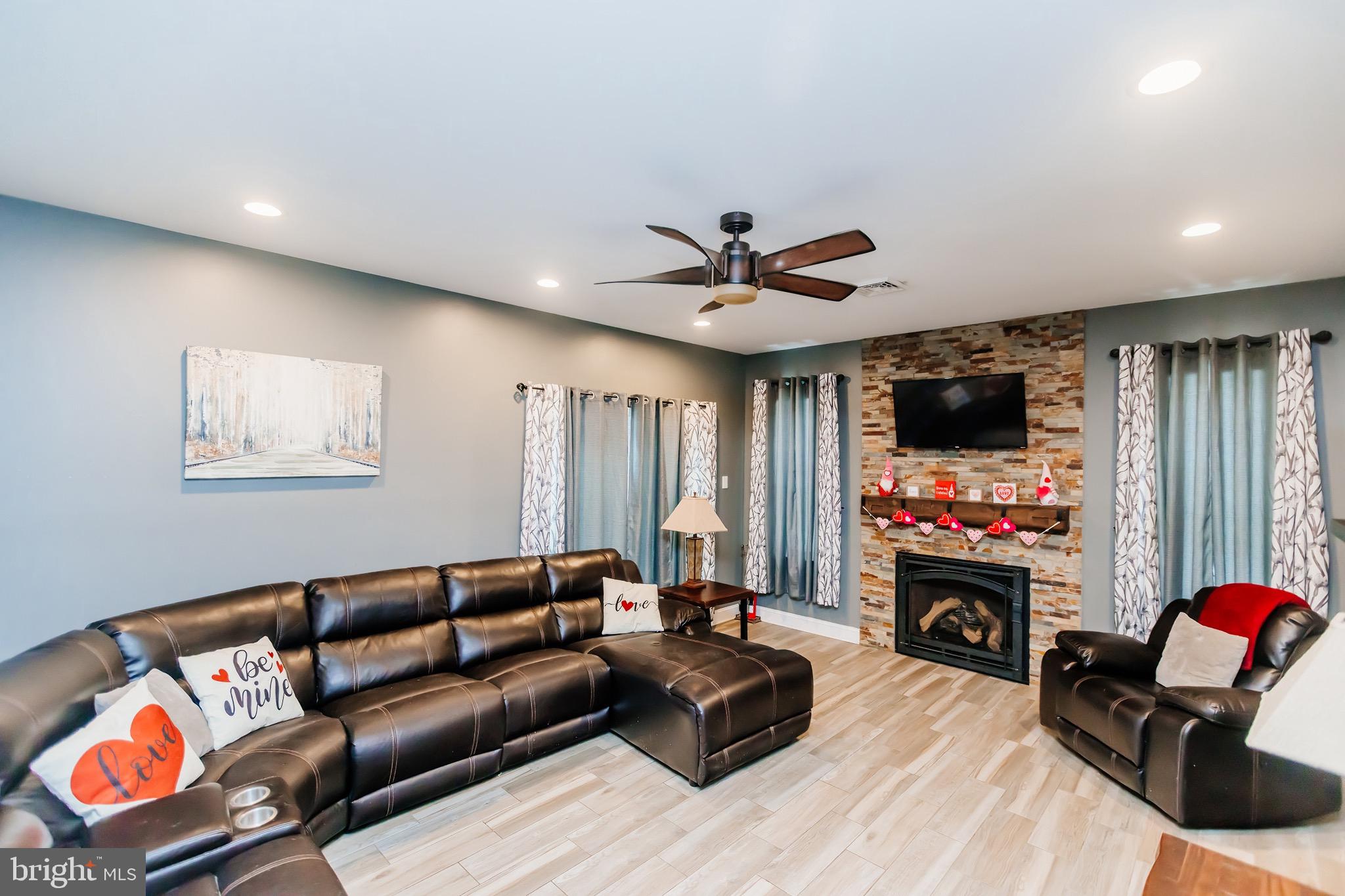 ELDERBERRY POND - Residential