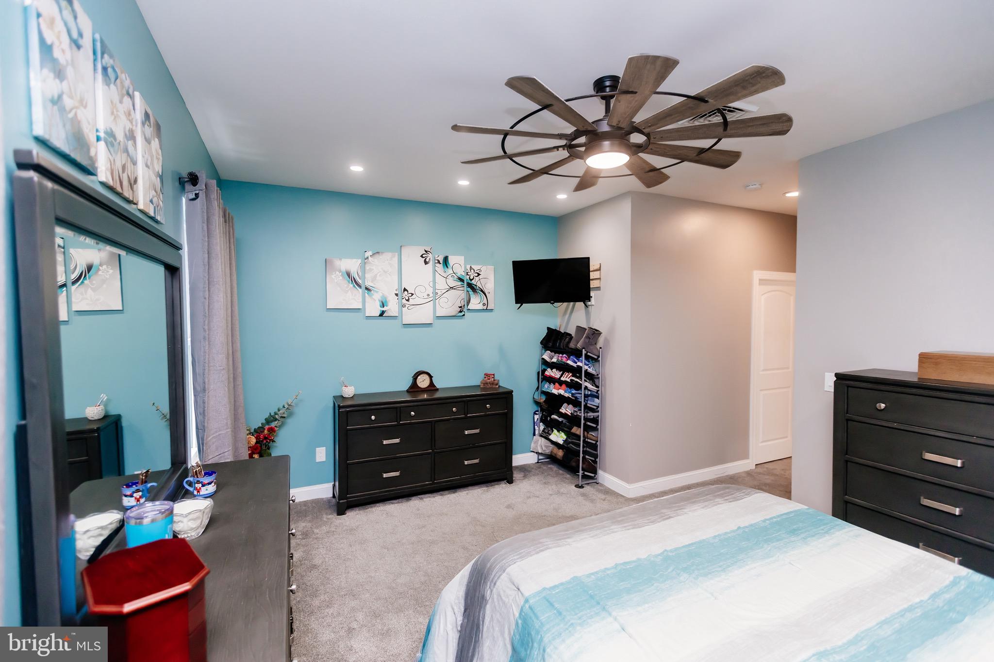 ELDERBERRY POND - Residential