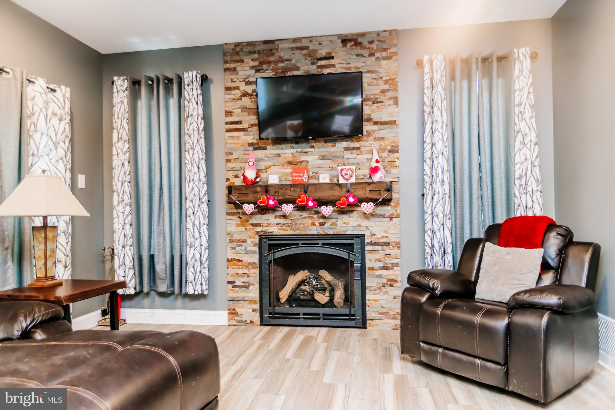 ELDERBERRY POND - Residential