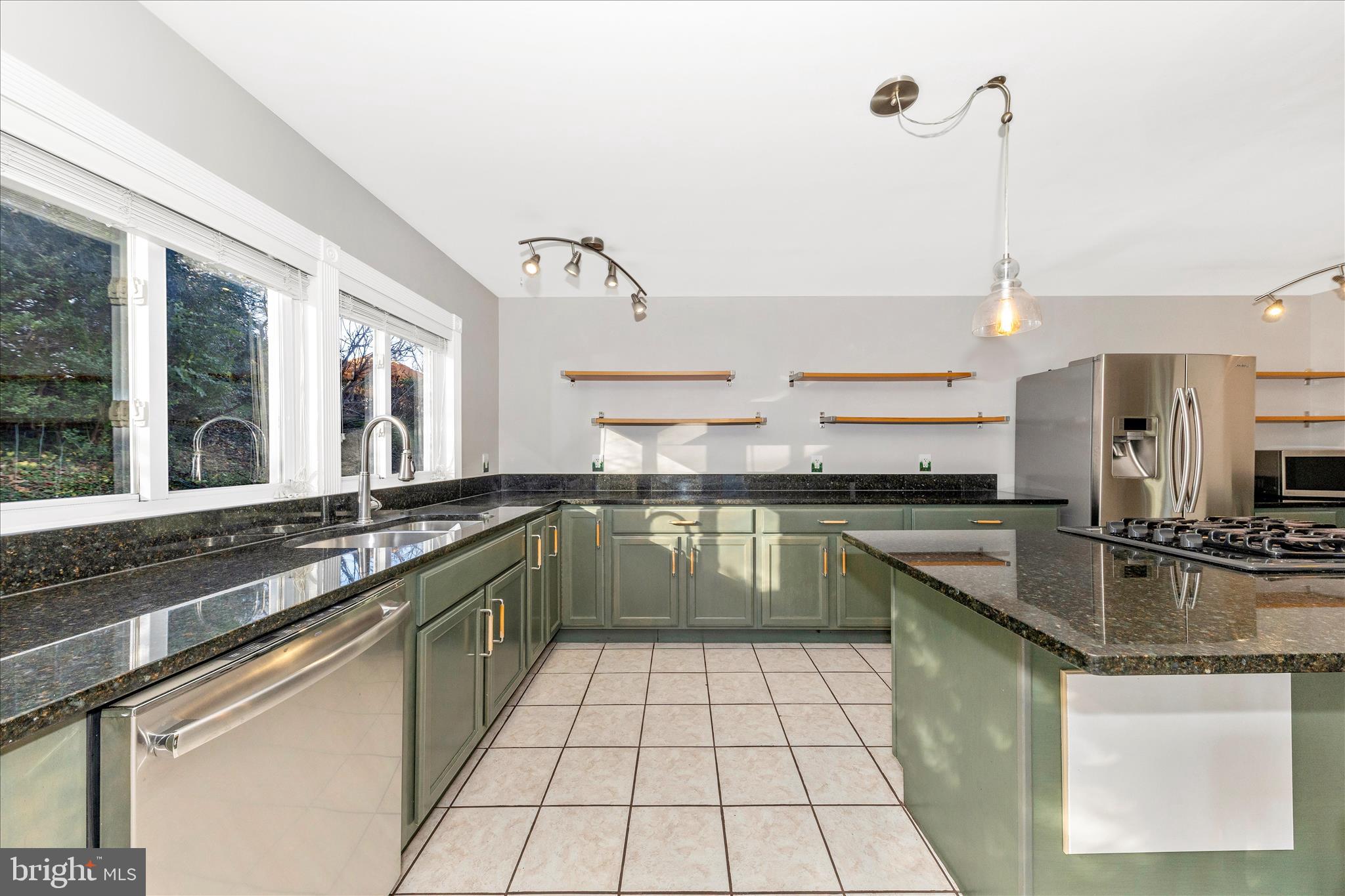 PIMMIT HILLS - Residential