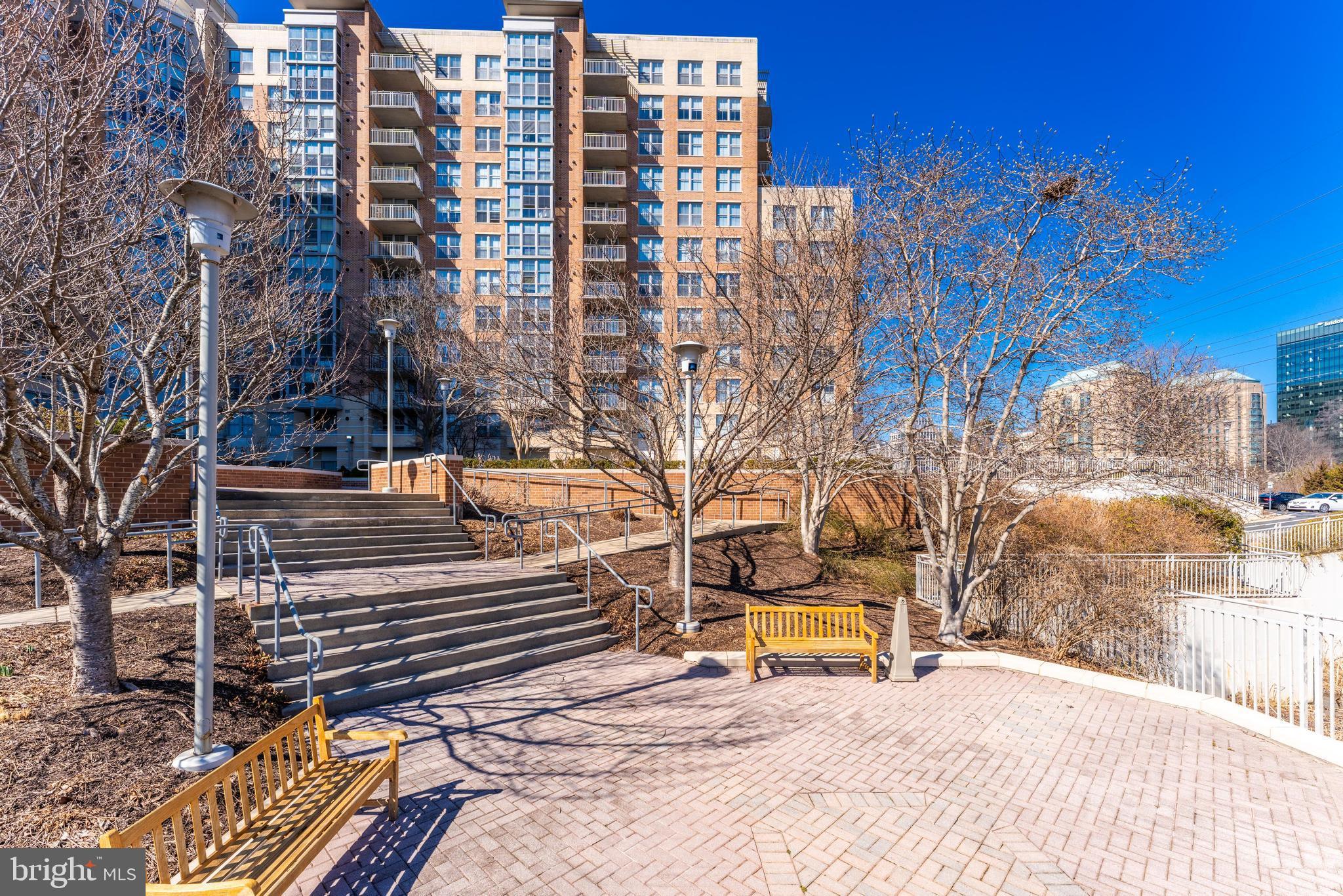 CARLTON HOUSE - Residential
