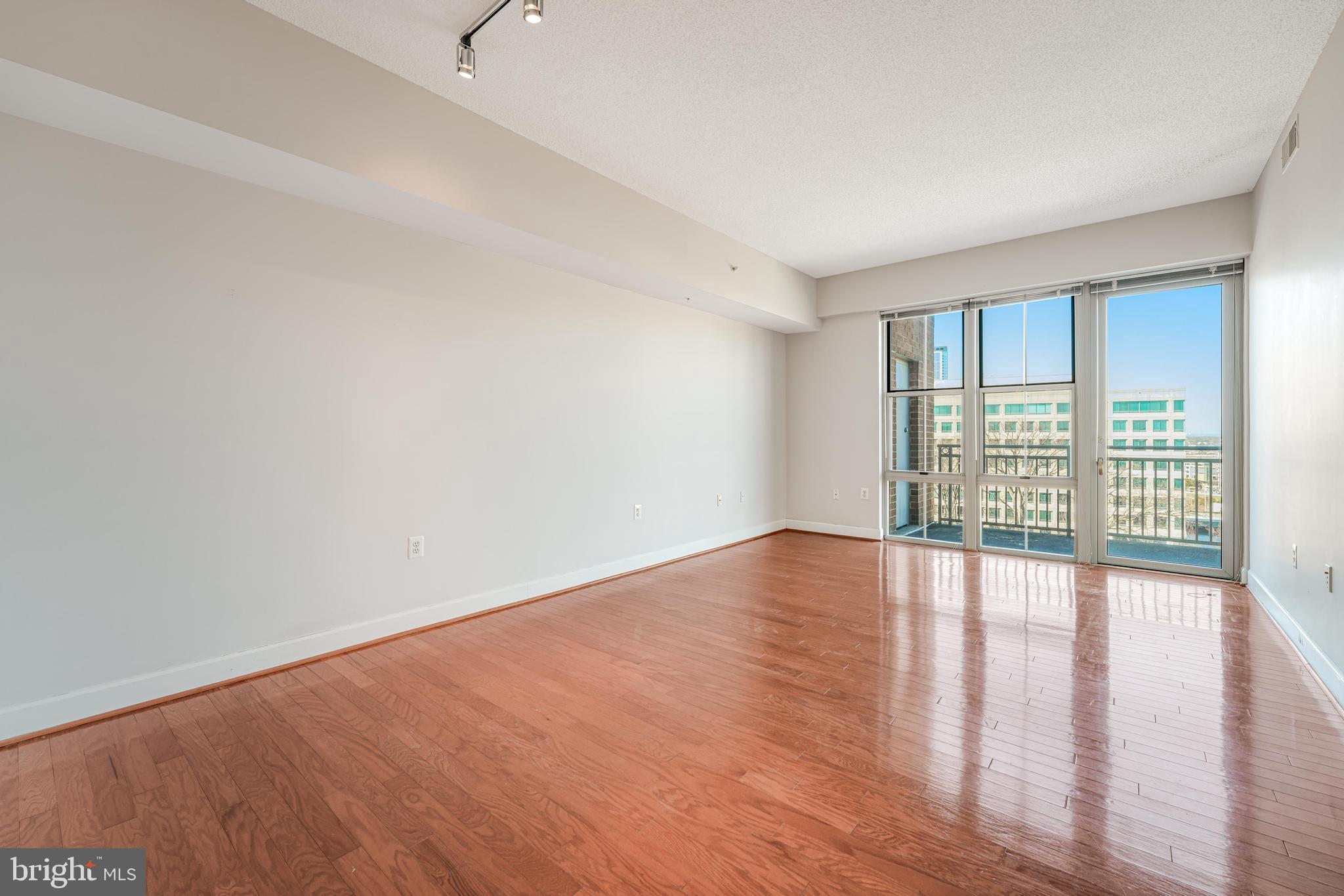 CARLTON HOUSE - Residential