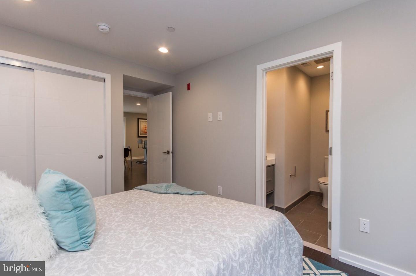 HAWTHORNE - Residential Lease