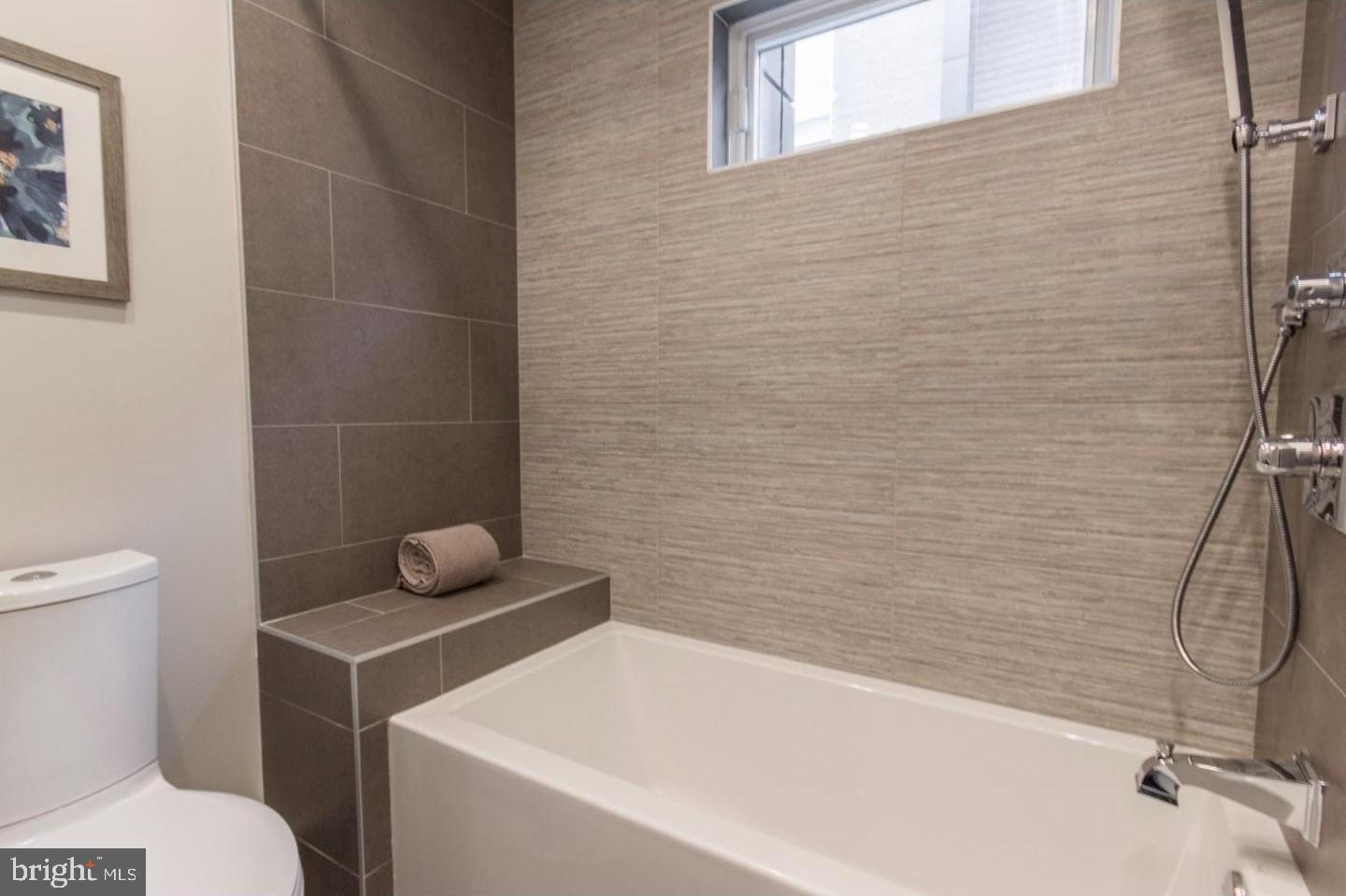 HAWTHORNE - Residential Lease