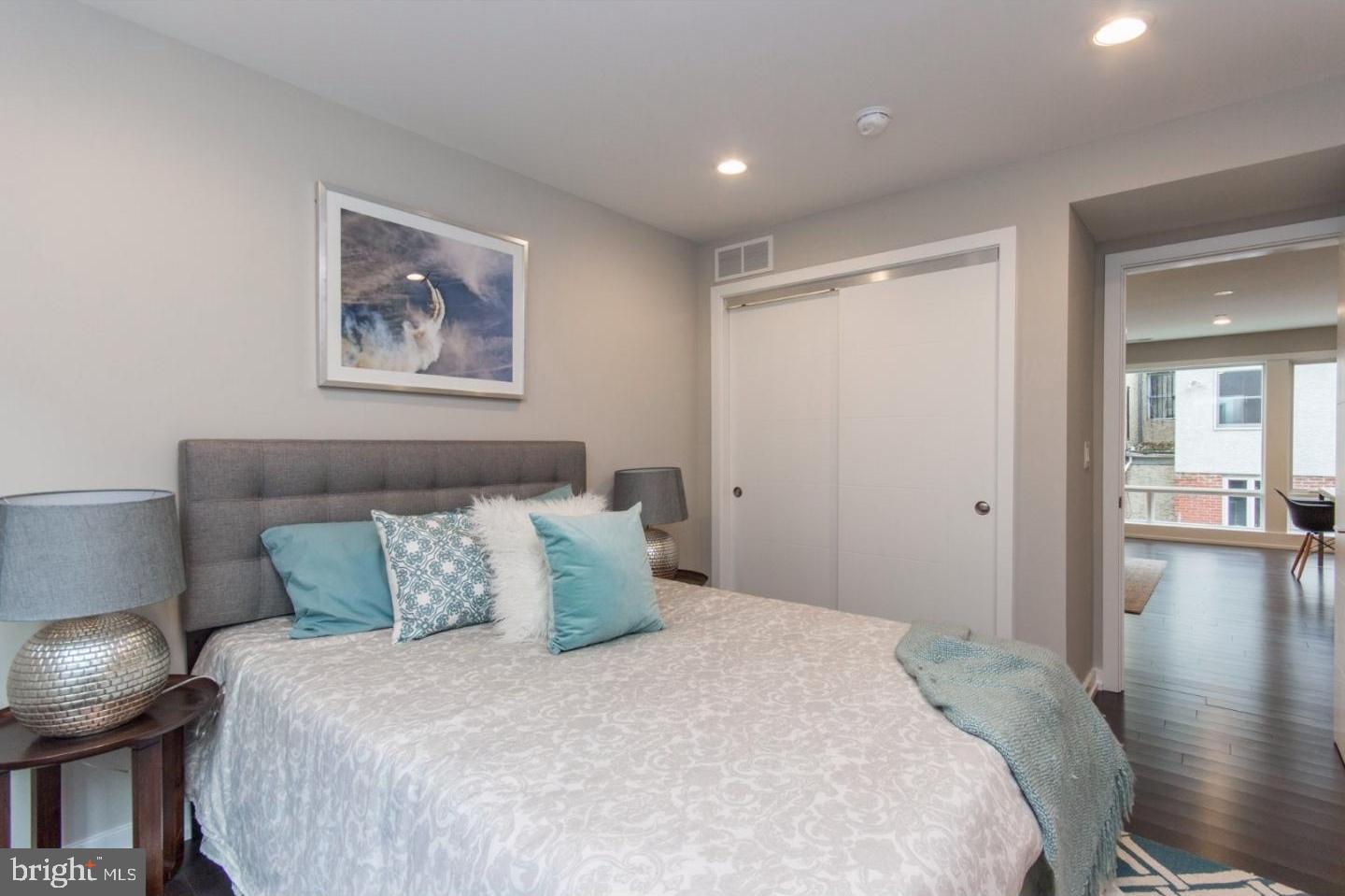 HAWTHORNE - Residential Lease