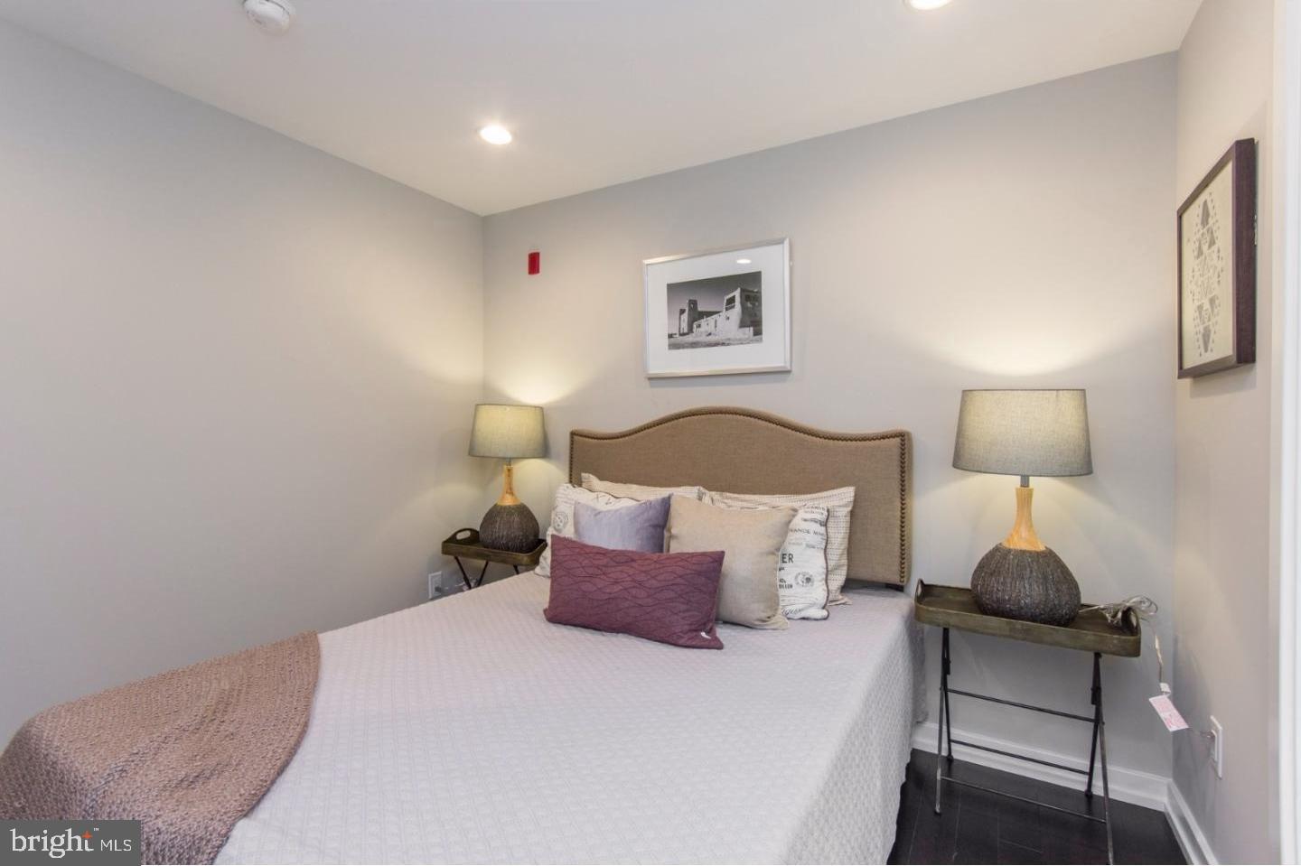 HAWTHORNE - Residential Lease