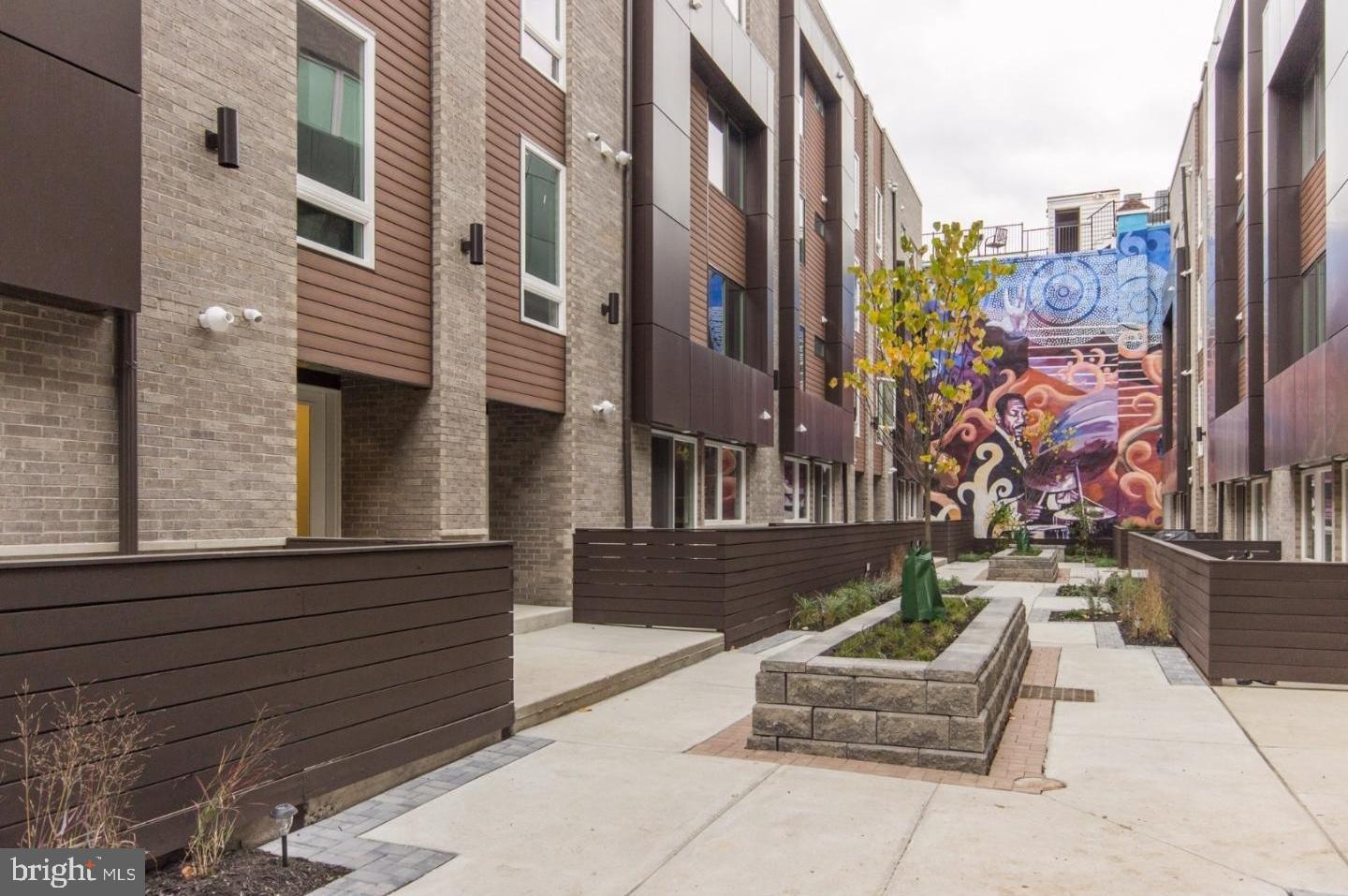 HAWTHORNE - Residential Lease