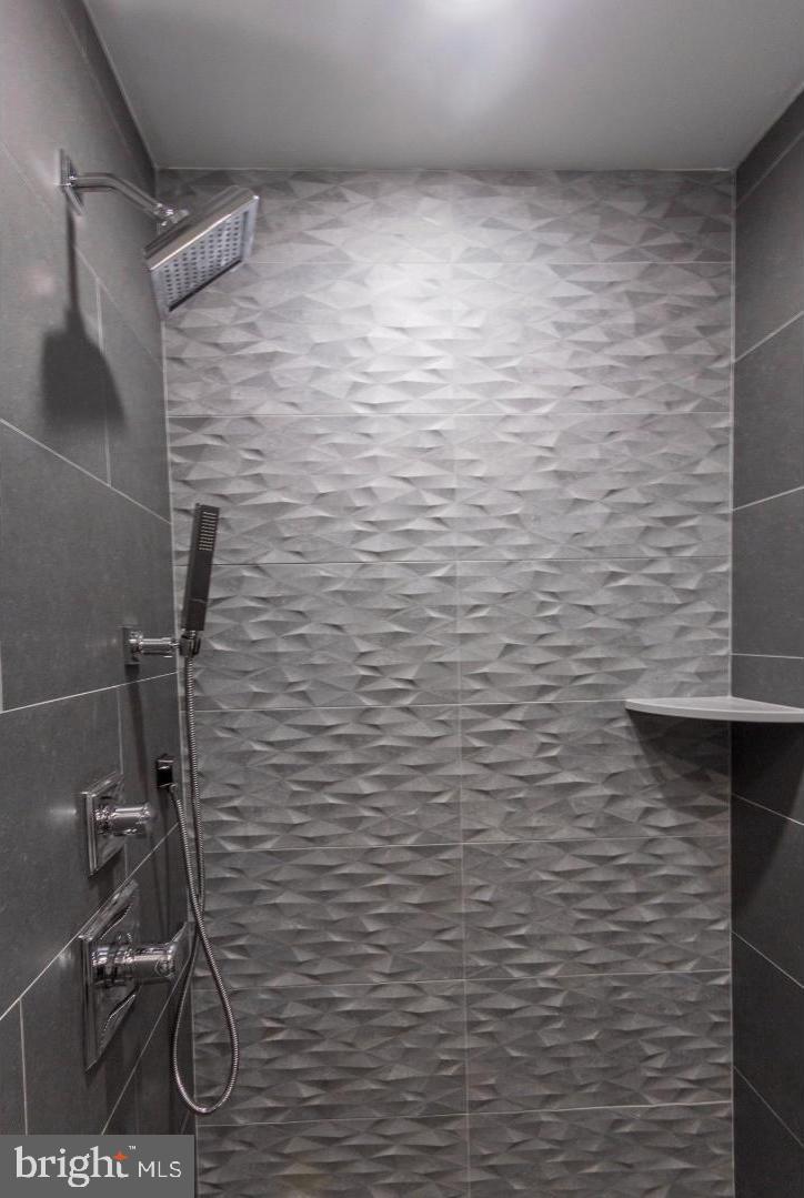 HAWTHORNE - Residential Lease