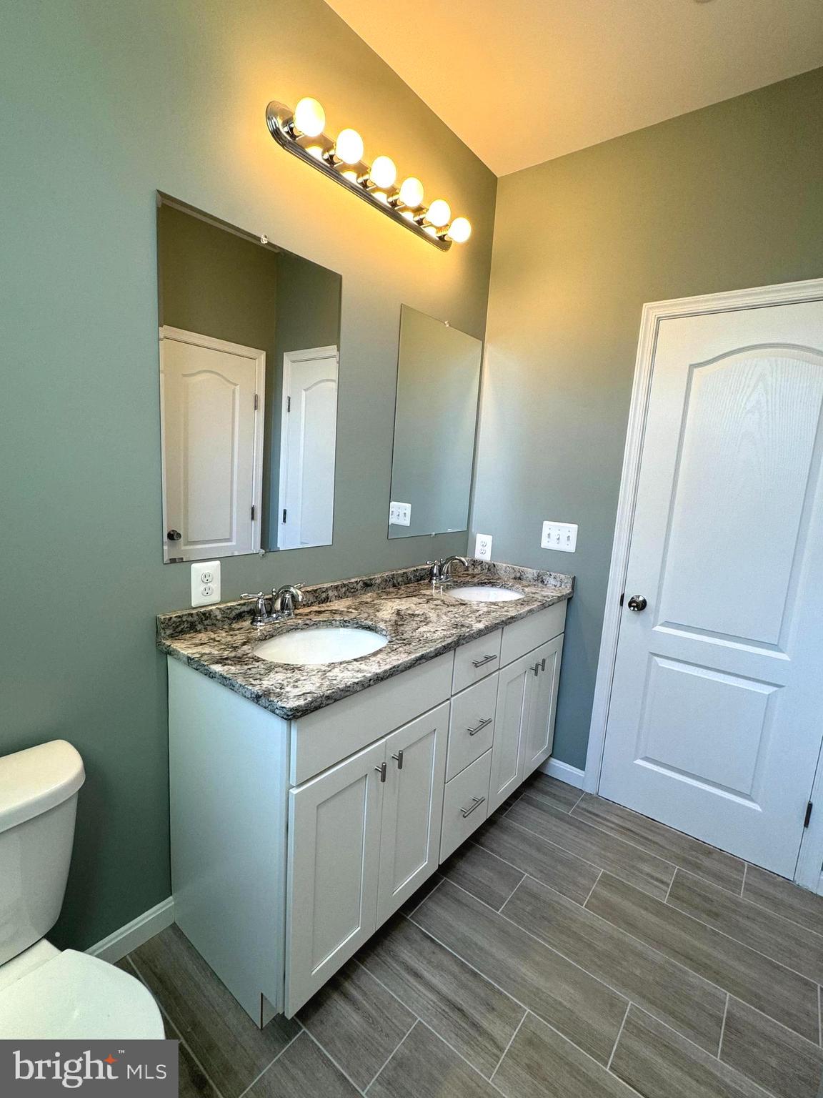 GOLDEN BEACH - Residential