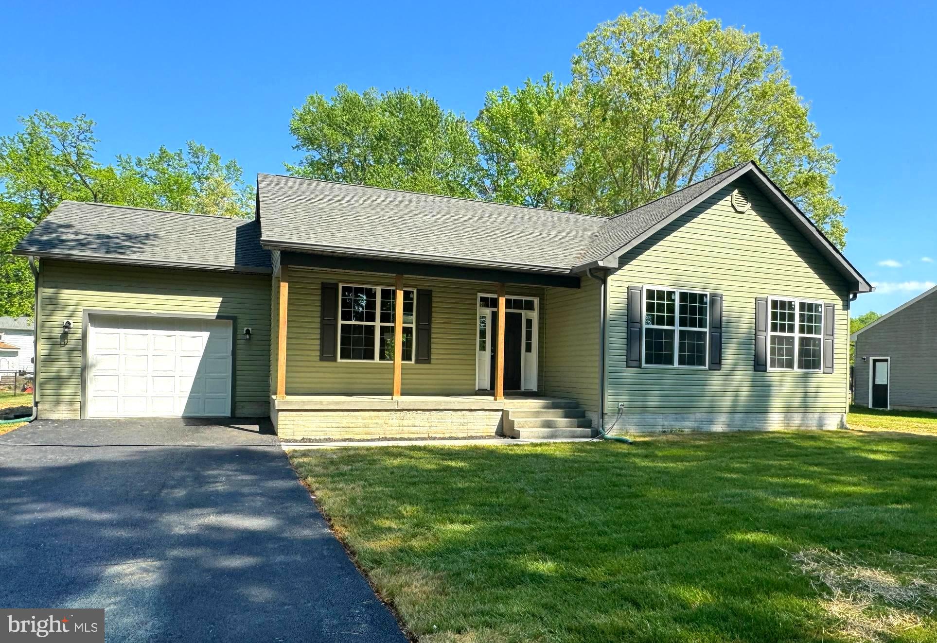 GOLDEN BEACH - Residential