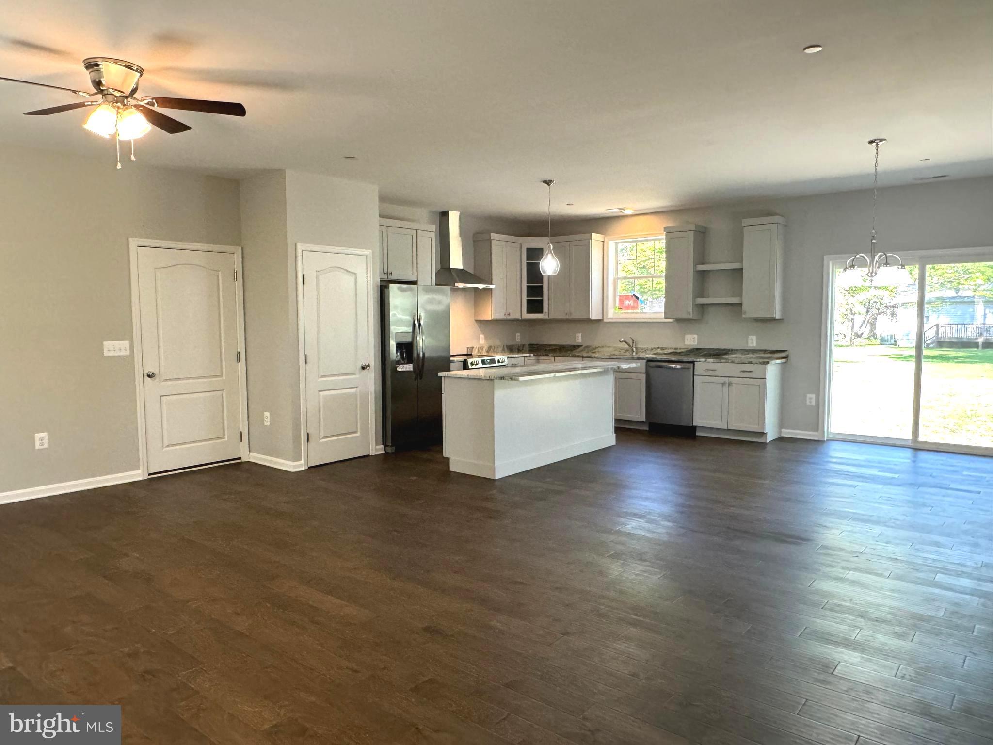 GOLDEN BEACH - Residential