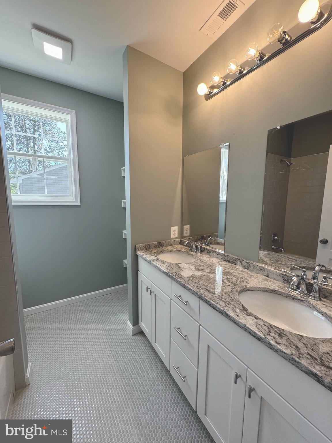 GOLDEN BEACH - Residential