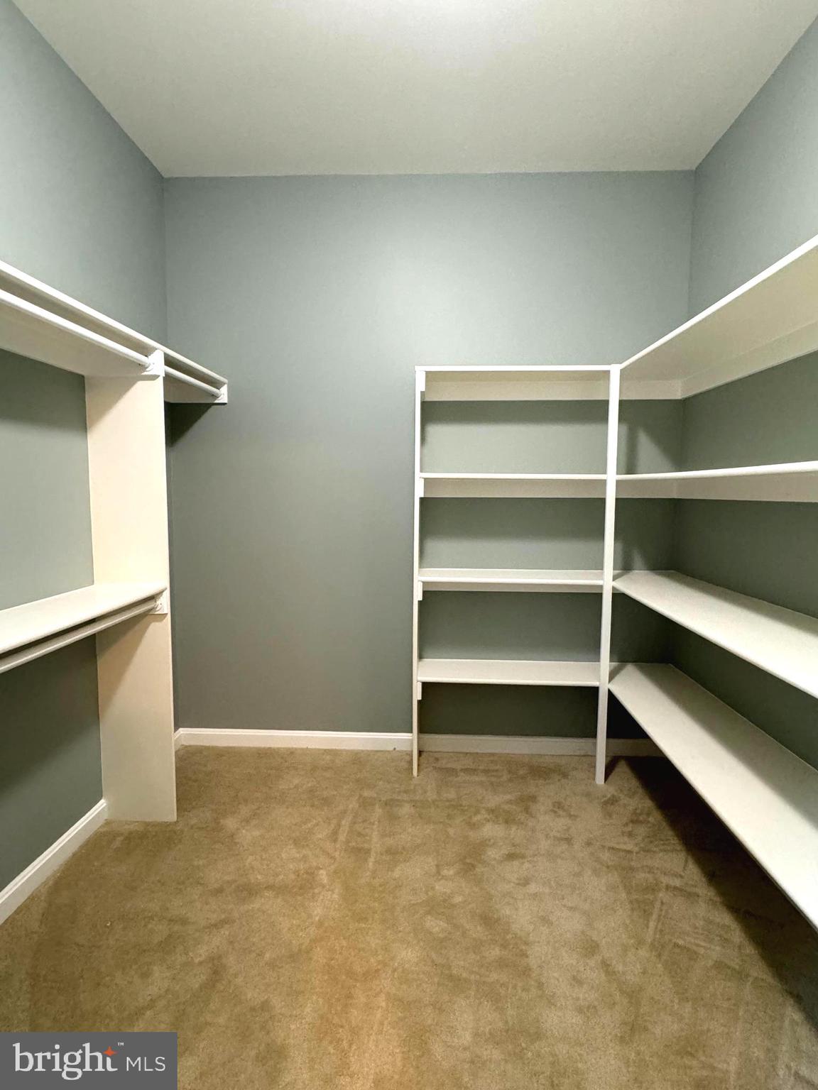 GOLDEN BEACH - Residential