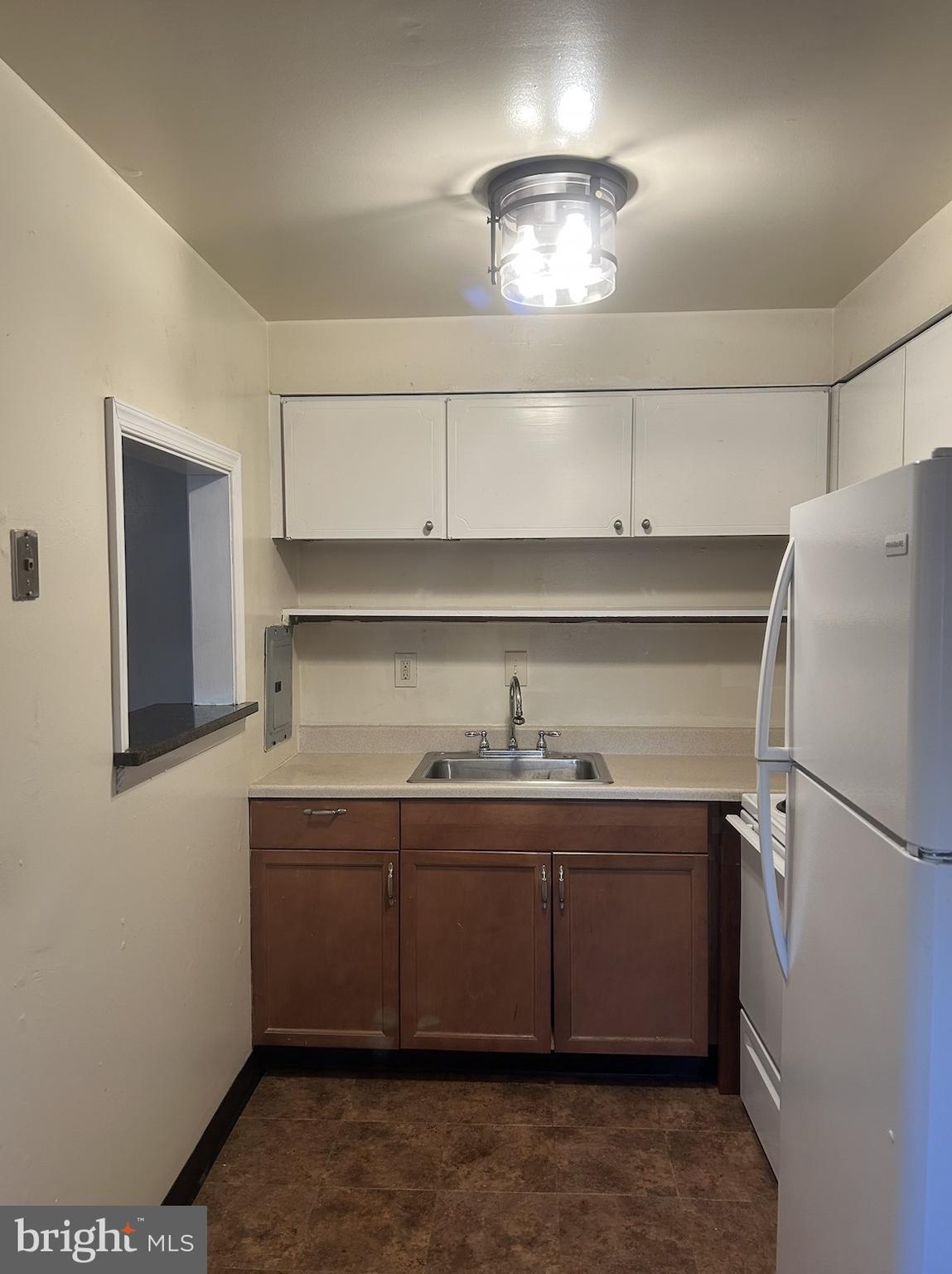 850 STATION AVENUE