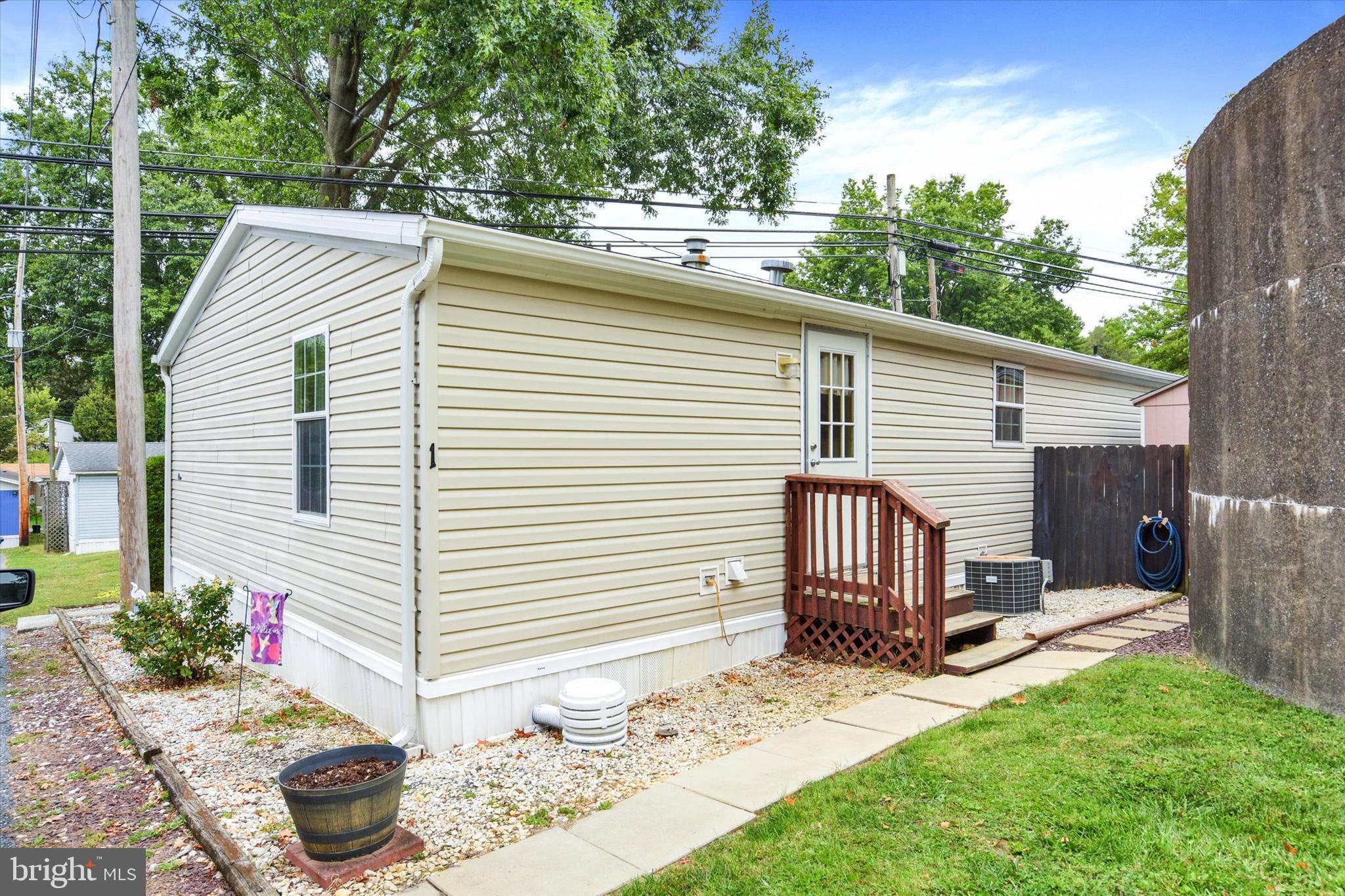 LITTLE HOLLYWOOD - Residential