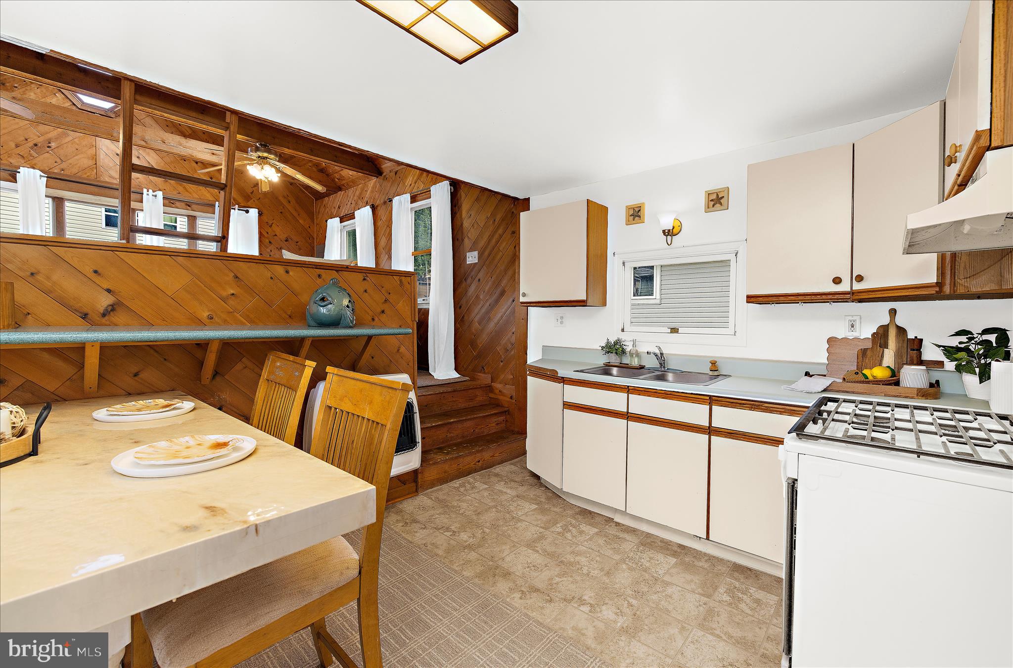 CRYSTAL BEACH MANOR - Residential