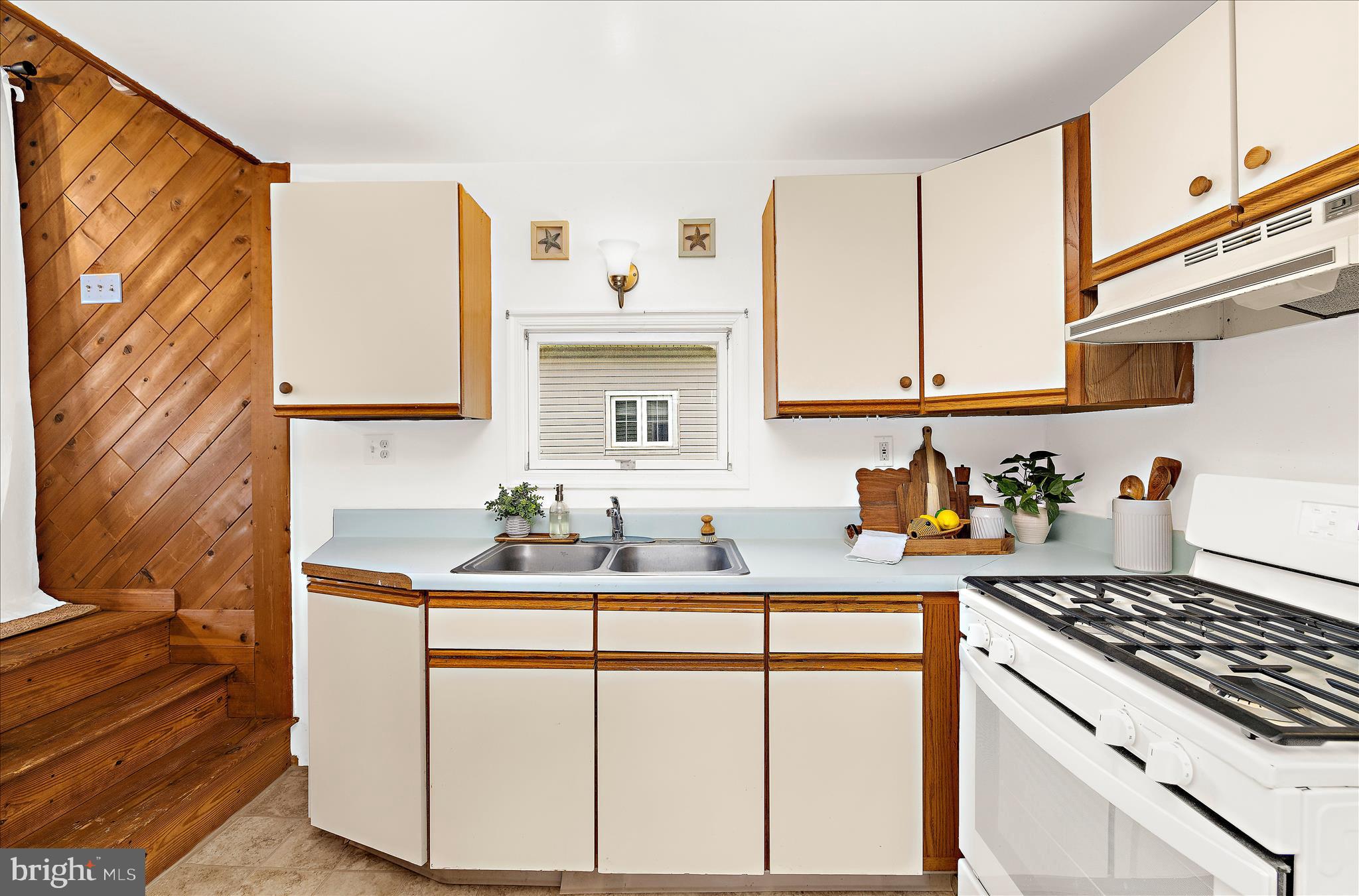 CRYSTAL BEACH MANOR - Residential