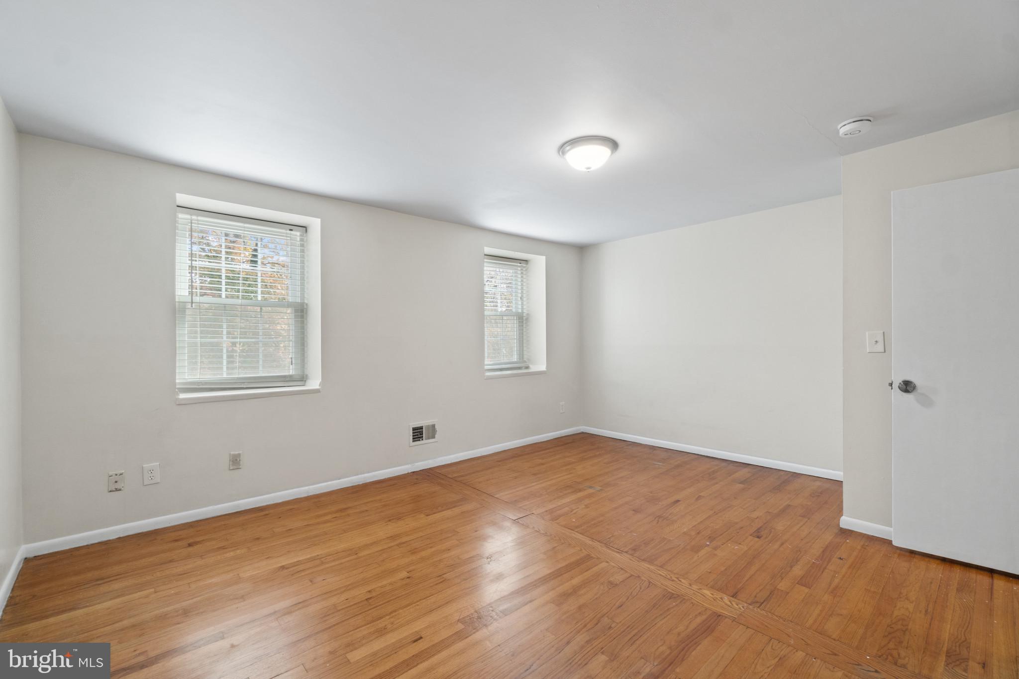 DUTCH GLEN - Residential Lease