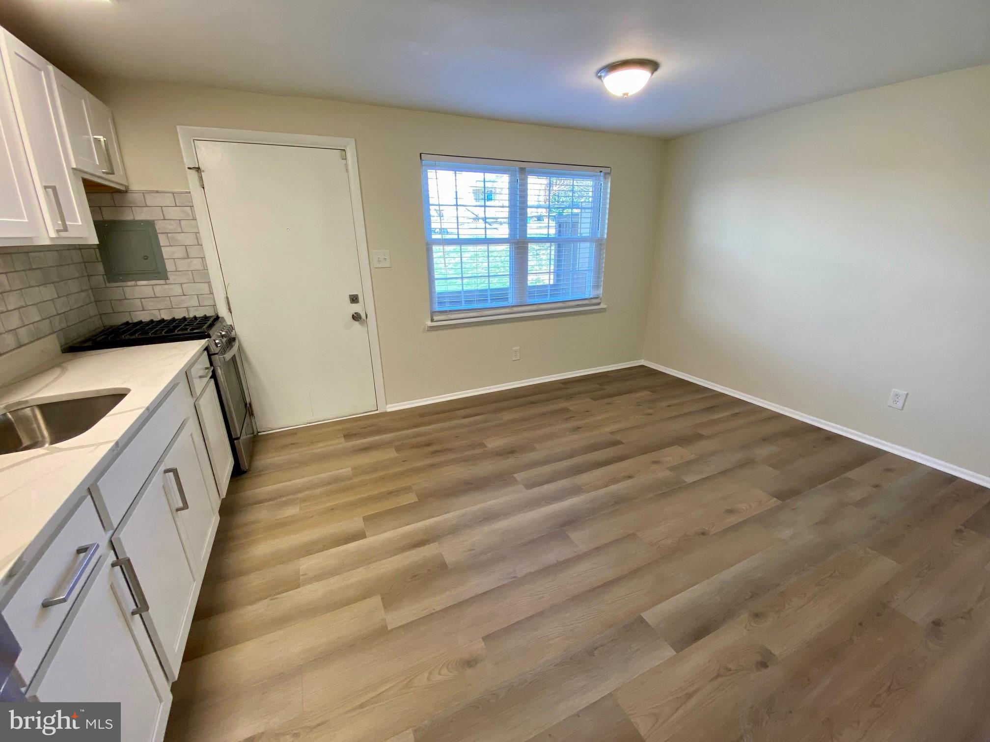 DUTCH GLEN - Residential Lease