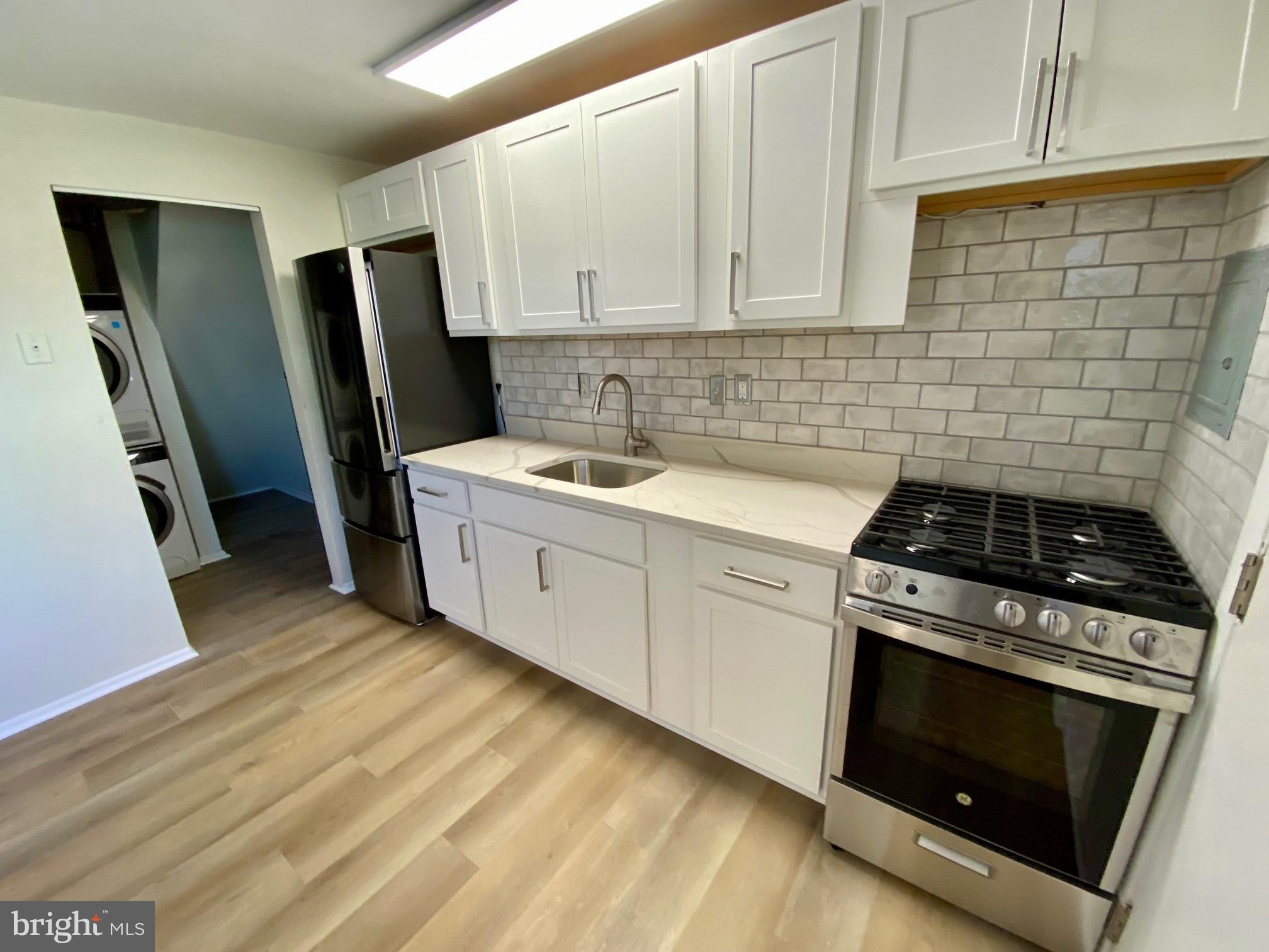 DUTCH GLEN - Residential Lease