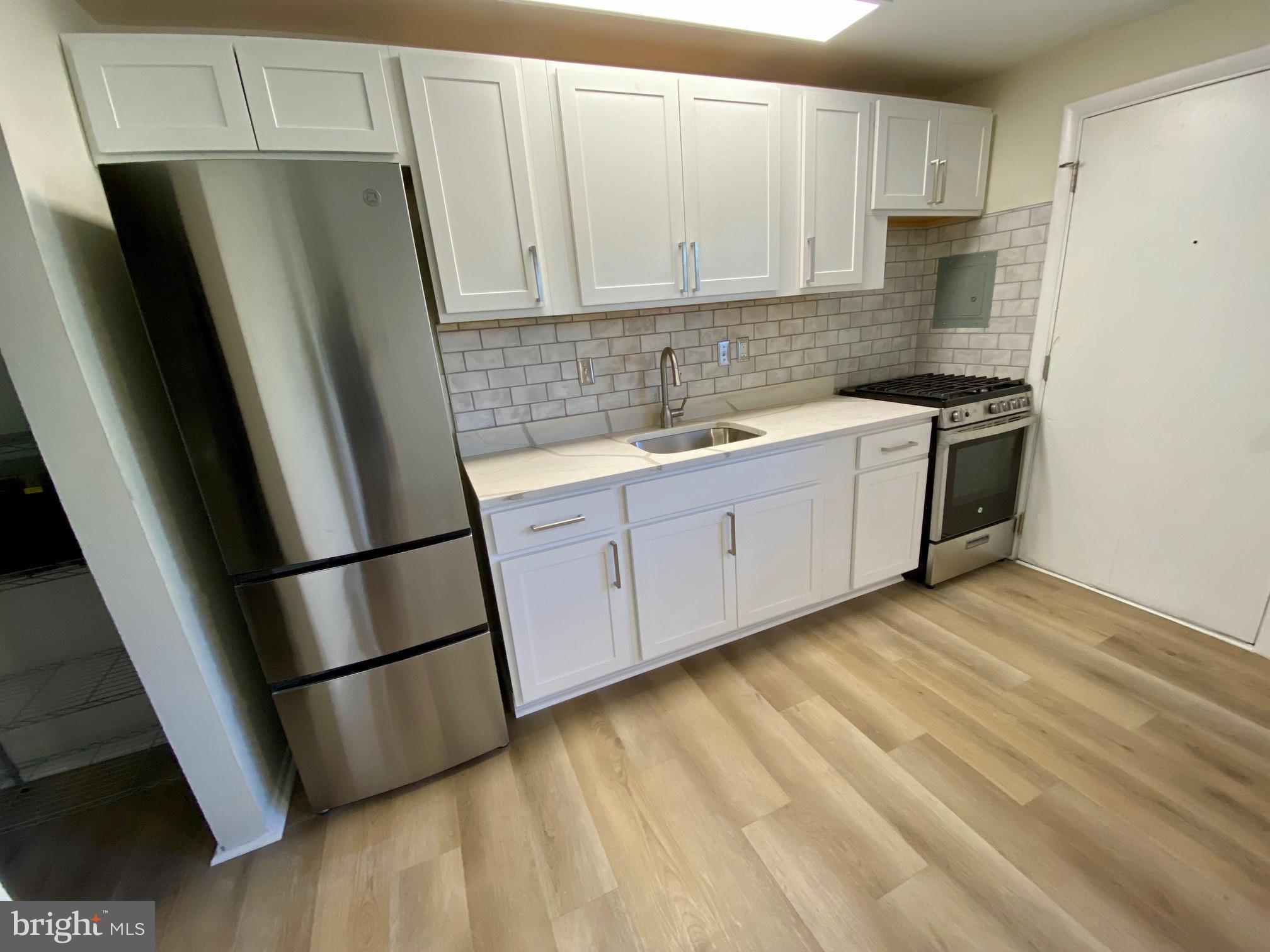 DUTCH GLEN - Residential Lease