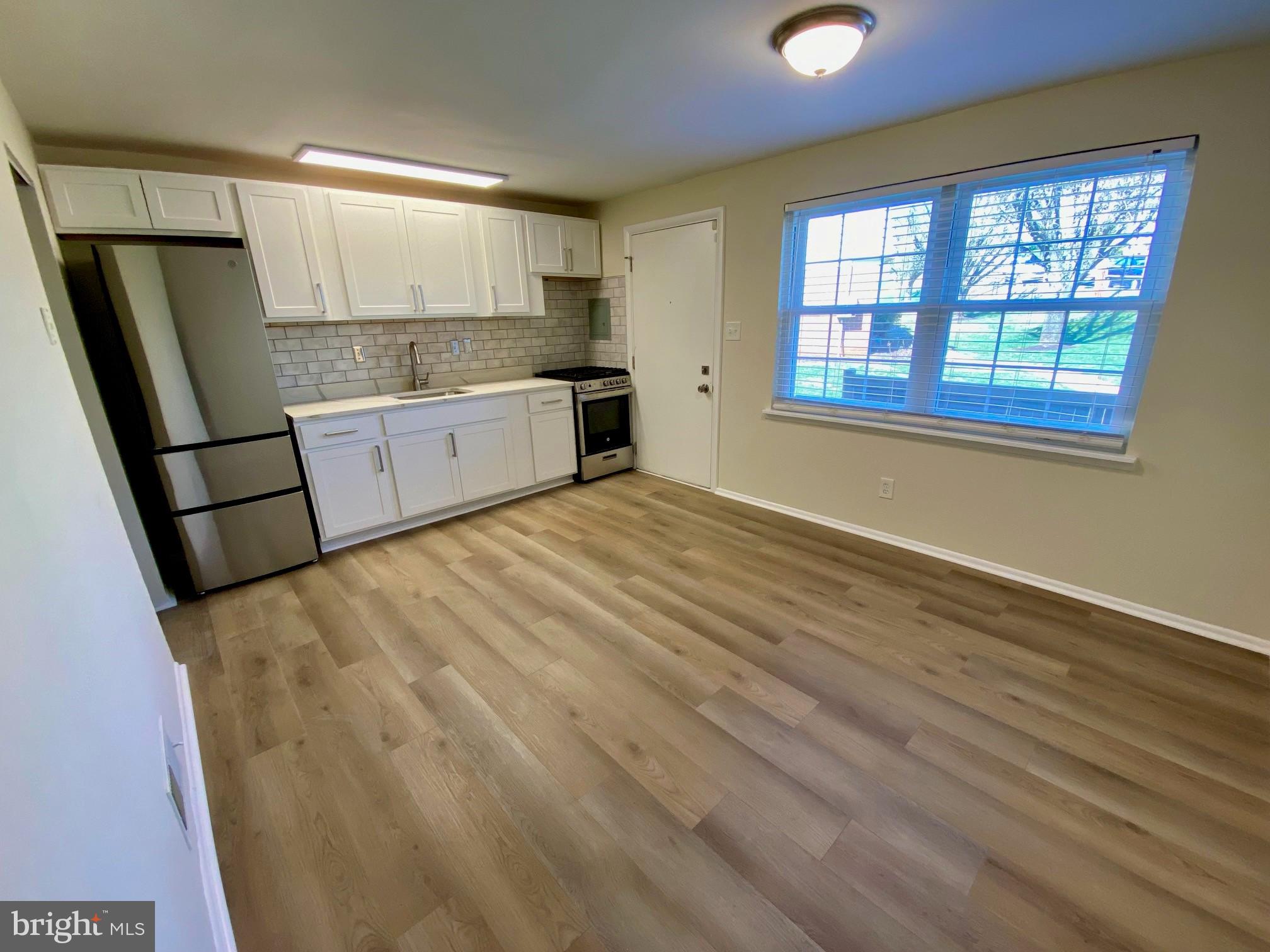 DUTCH GLEN - Residential Lease