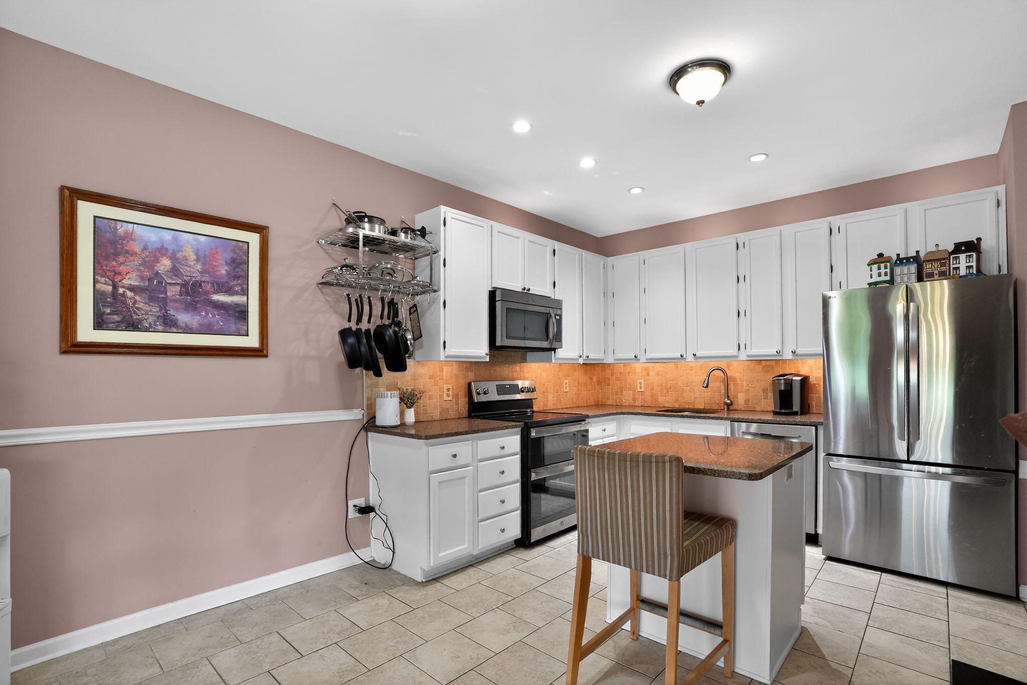 TWIN HILLS - Residential