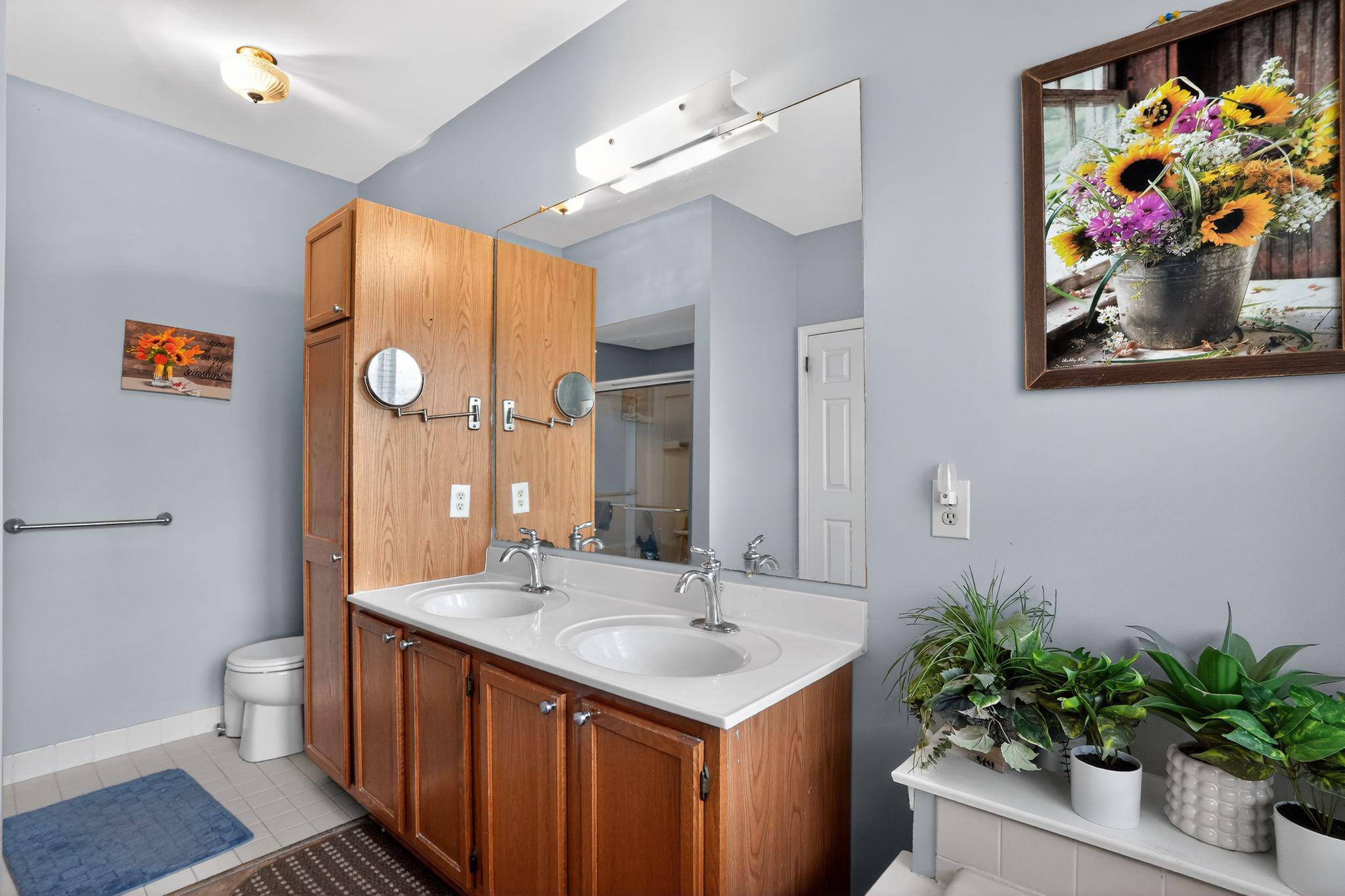 TWIN HILLS - Residential