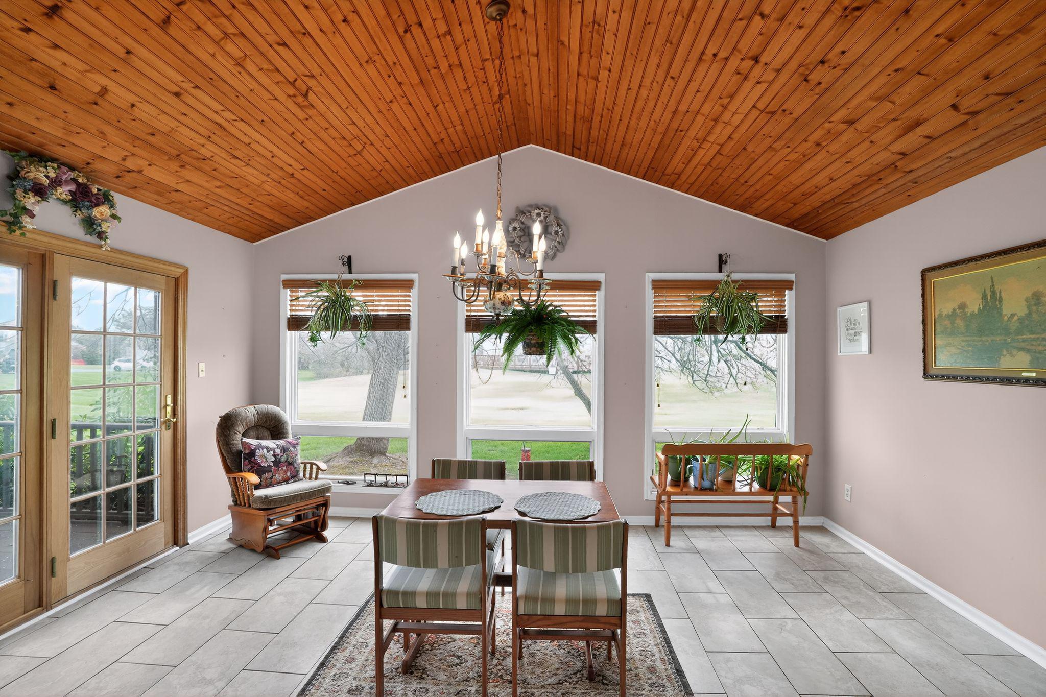 TWIN HILLS - Residential