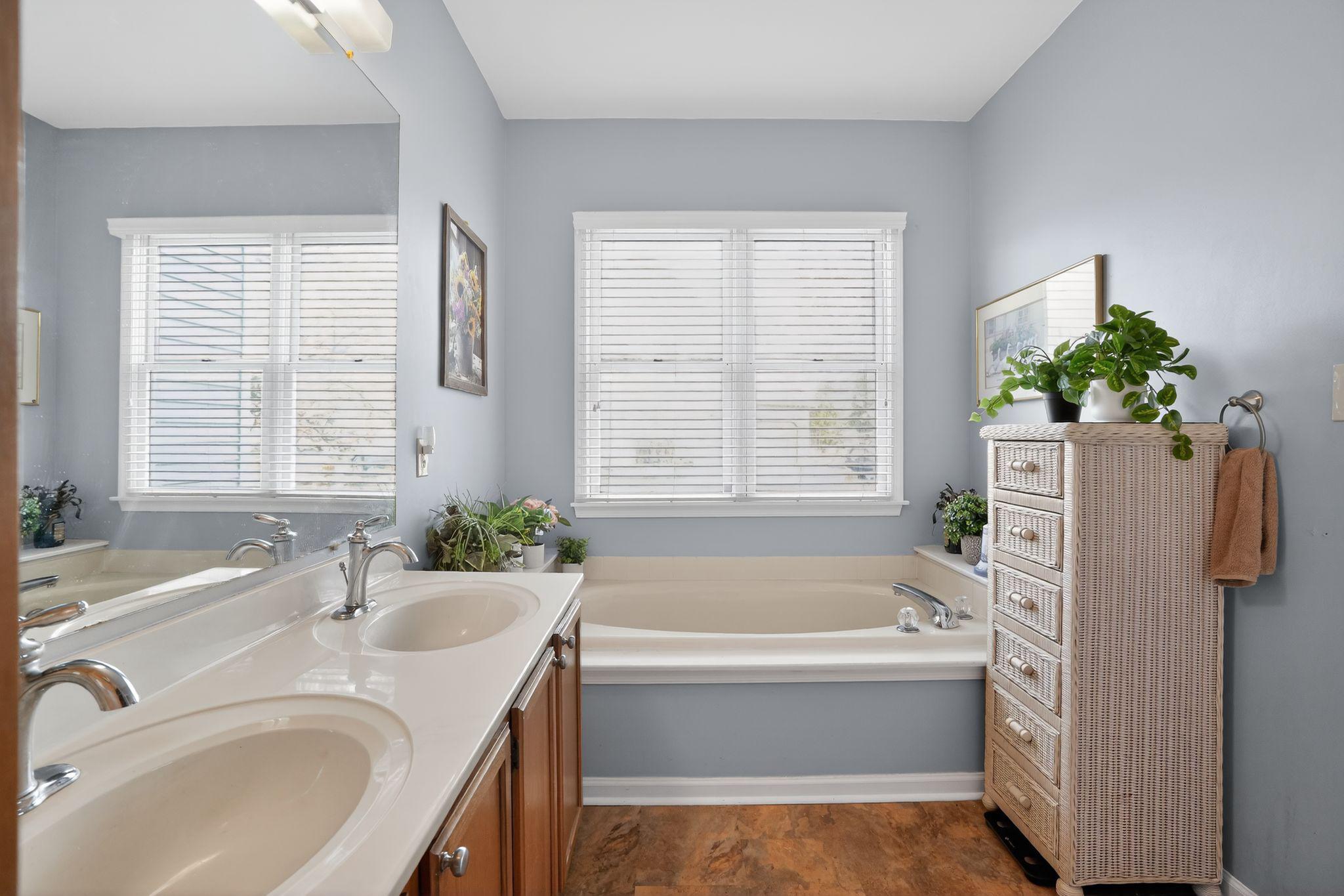 TWIN HILLS - Residential