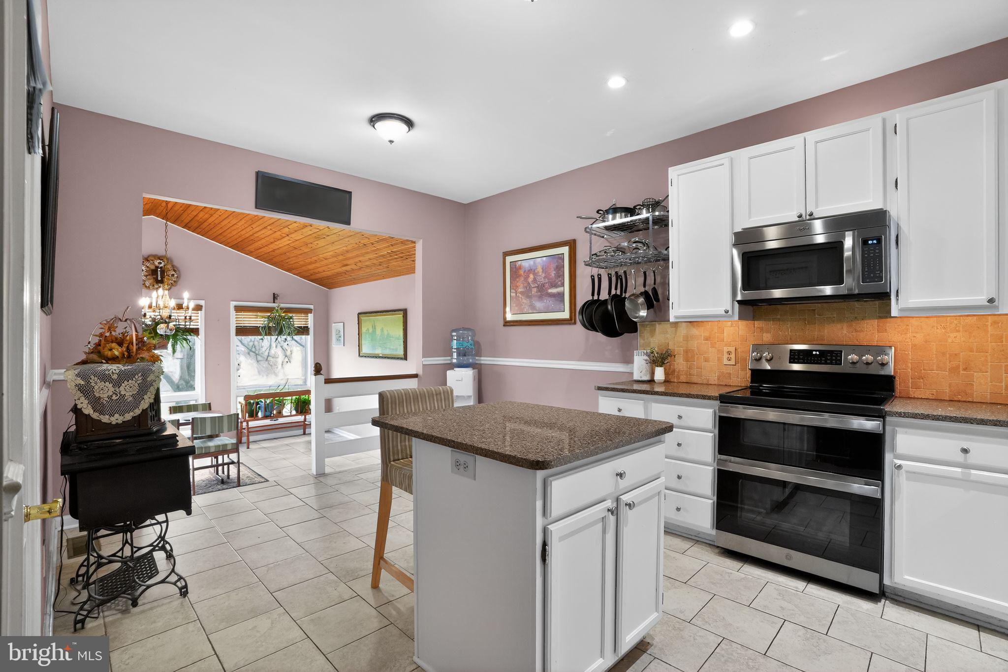 TWIN HILLS - Residential