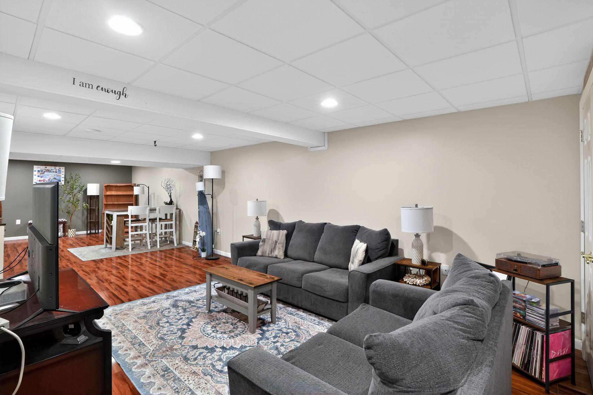 TWIN HILLS - Residential