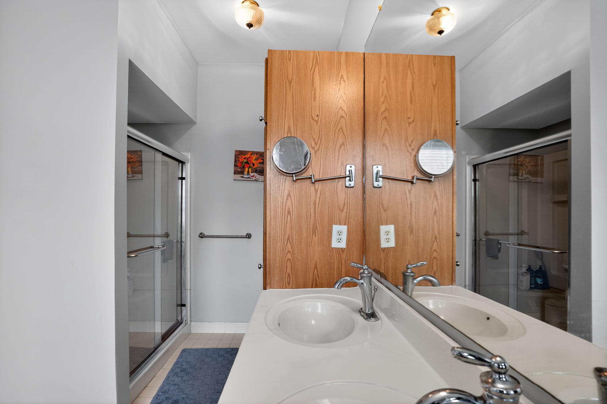 TWIN HILLS - Residential