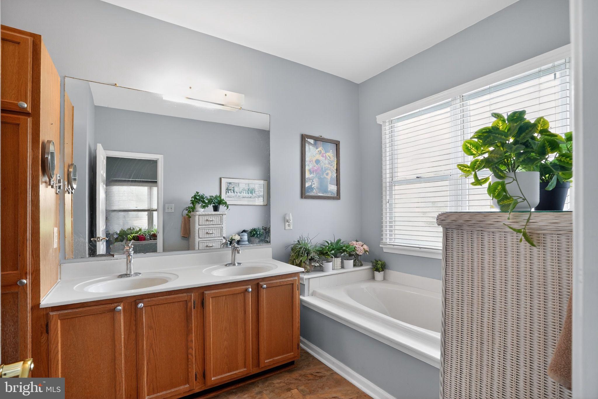 TWIN HILLS - Residential