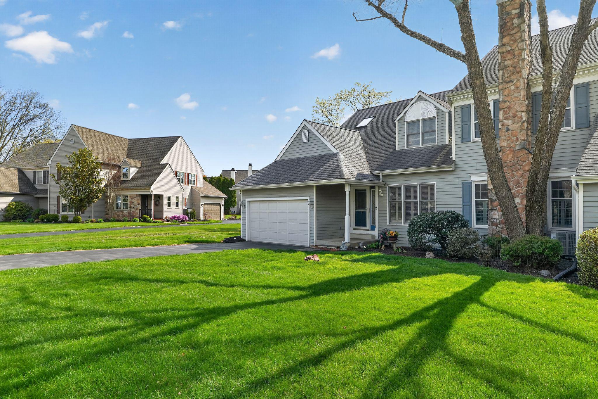 TWIN HILLS - Residential