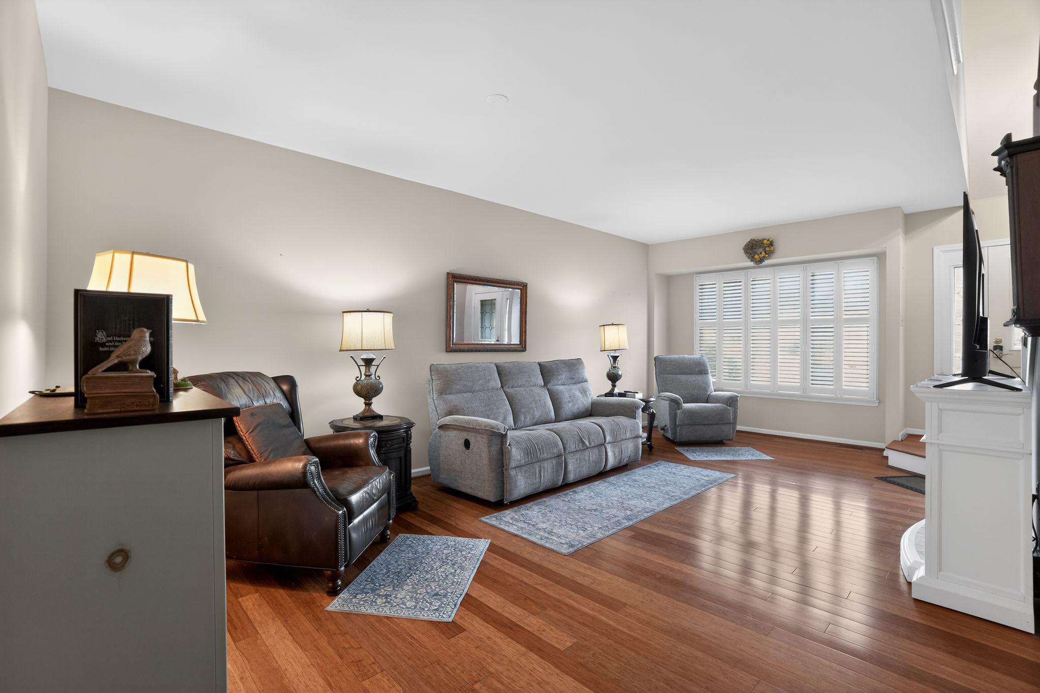 TWIN HILLS - Residential