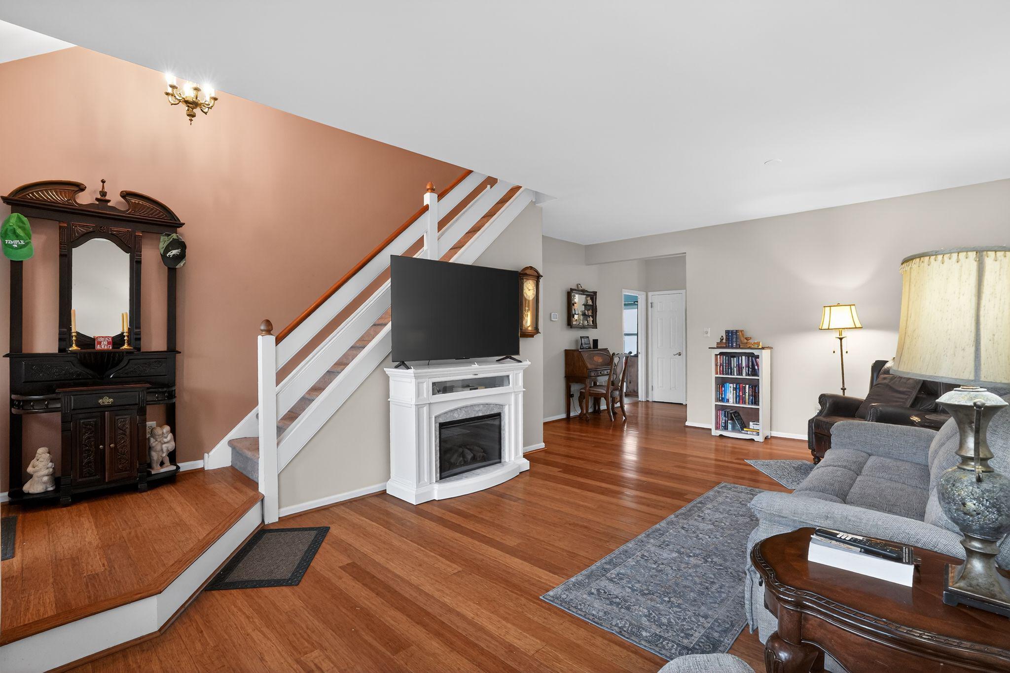 TWIN HILLS - Residential