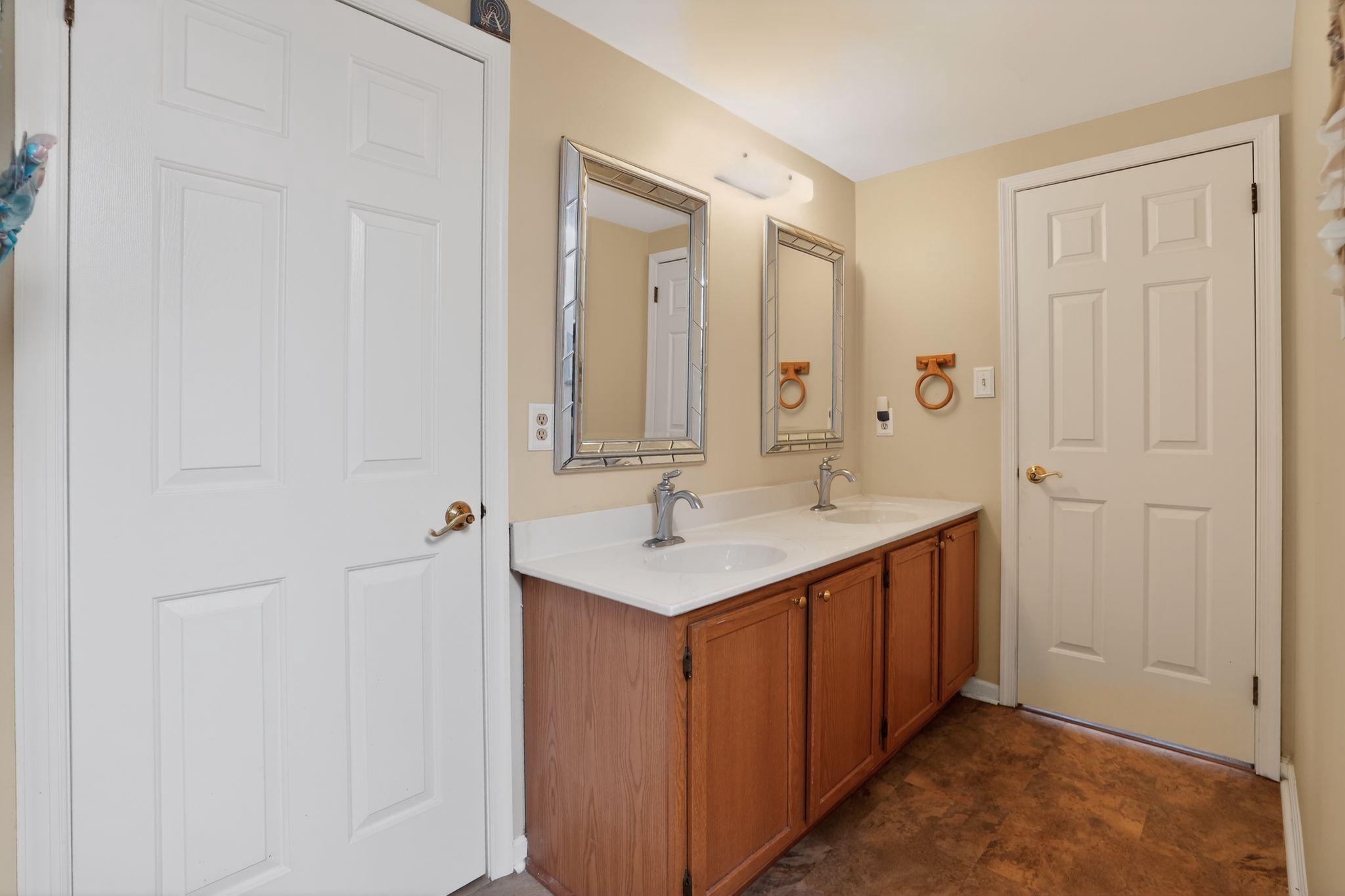 TWIN HILLS - Residential