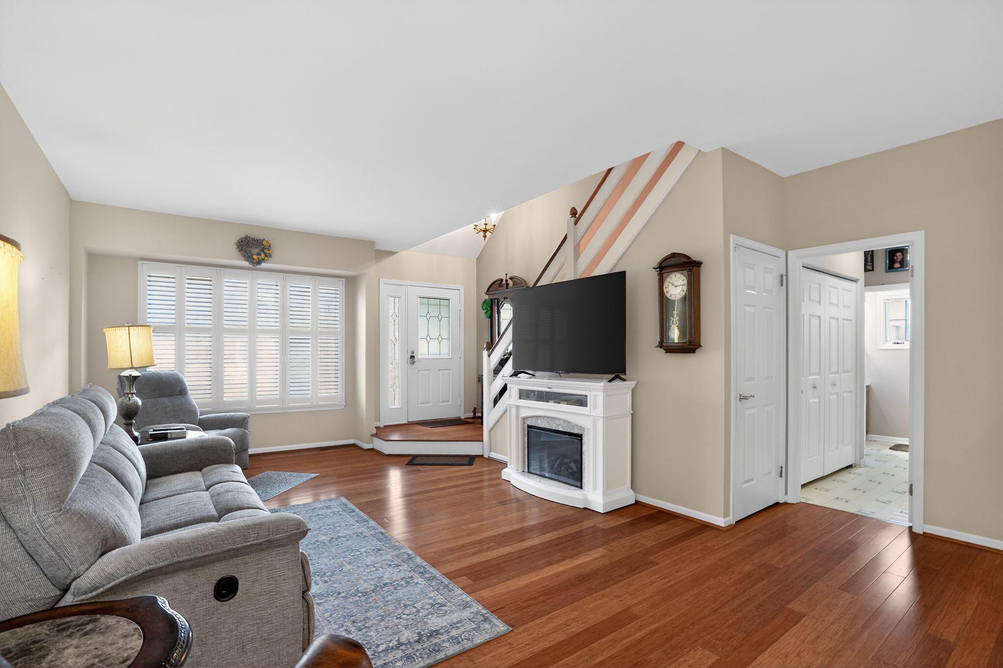 TWIN HILLS - Residential