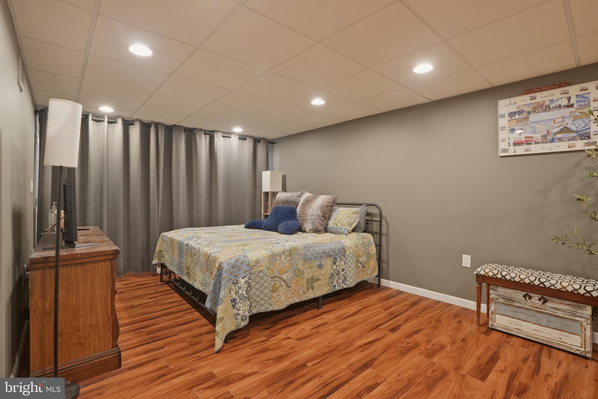 TWIN HILLS - Residential