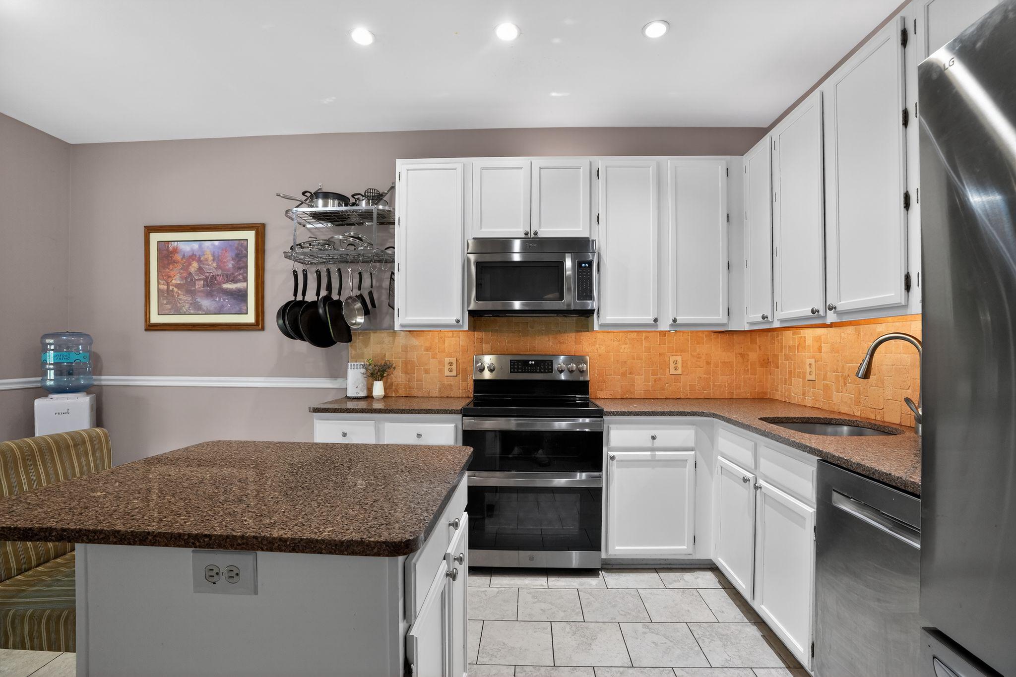 TWIN HILLS - Residential