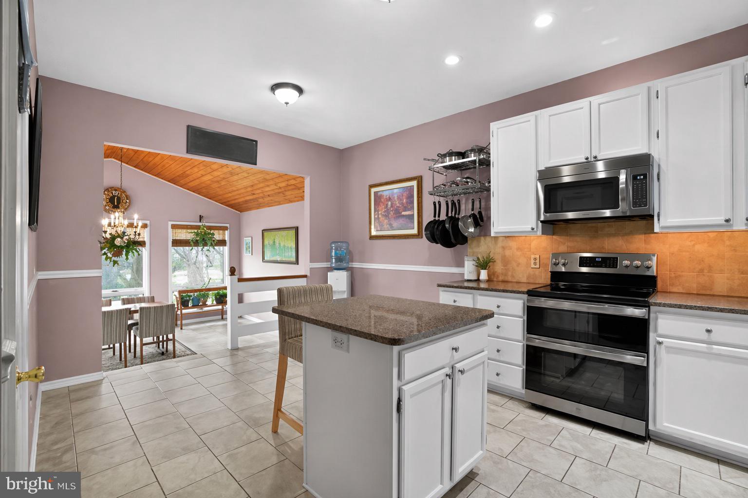 TWIN HILLS - Residential