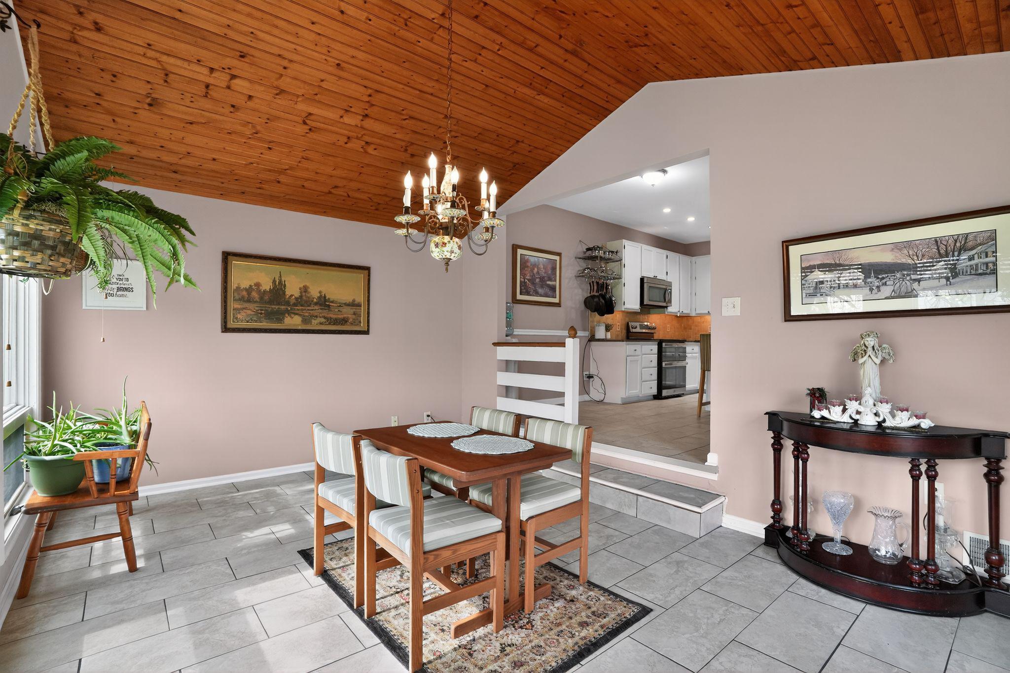 TWIN HILLS - Residential