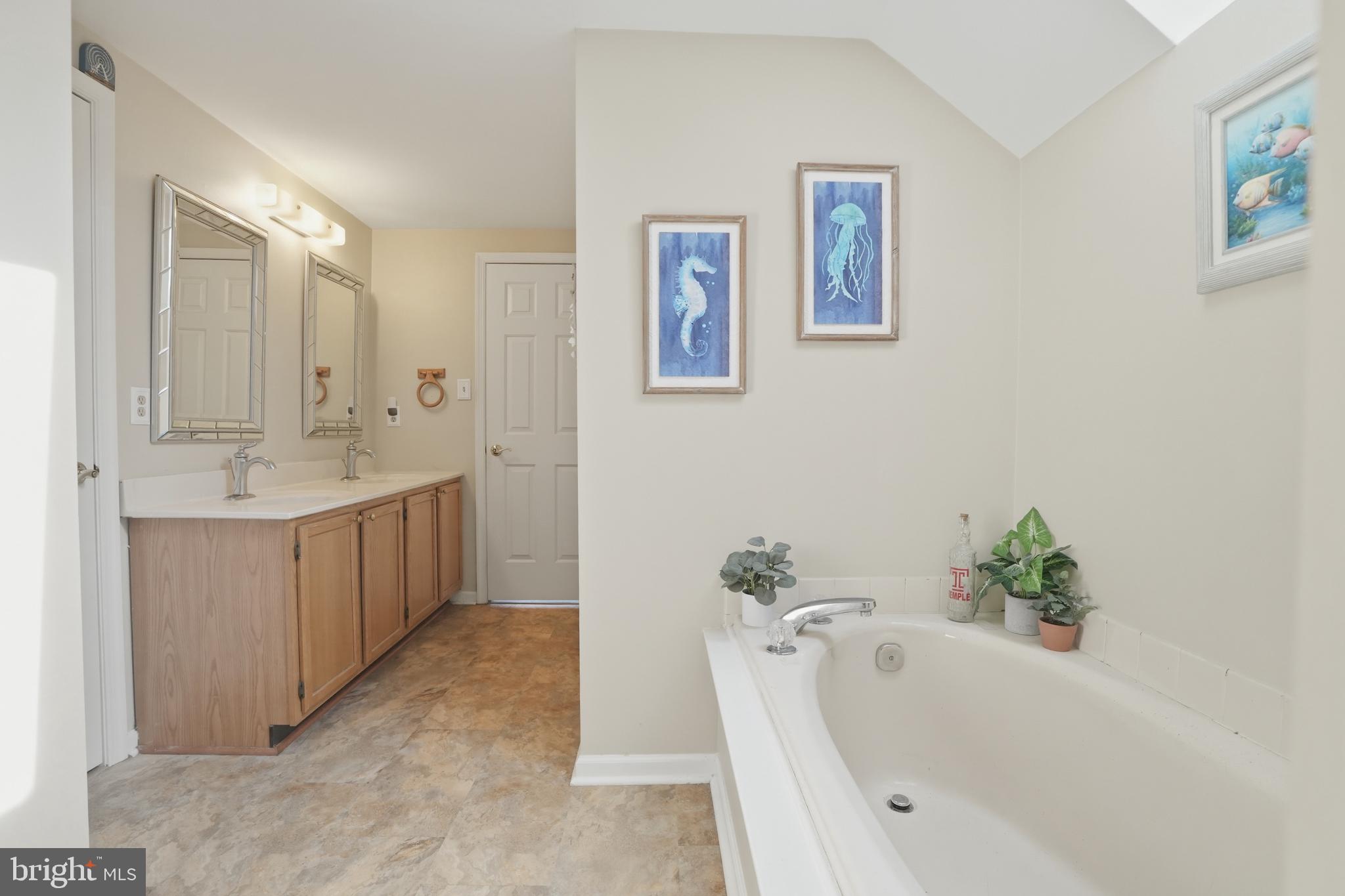 TWIN HILLS - Residential