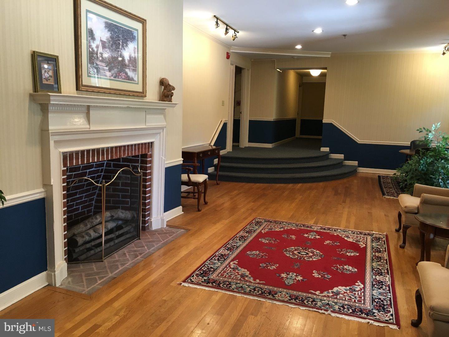 CHURCHILL COURT - Residential