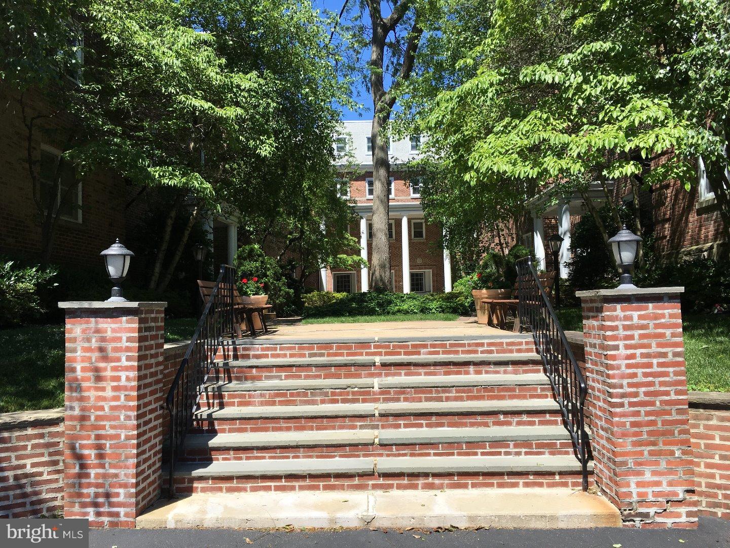 CHURCHILL COURT - Residential