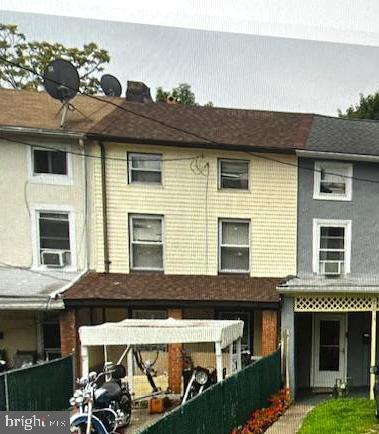 Investors, contractors. and savvy buyers! This "as is" property in Drexel Hill is packed with potential and just waiting on the right vision. Whether you're looking to flip, rent or renovate, this property is a chance to build equity. The property is being sold "AS IS" and buyer is responsible for Township Use and Occupancy requirement's.