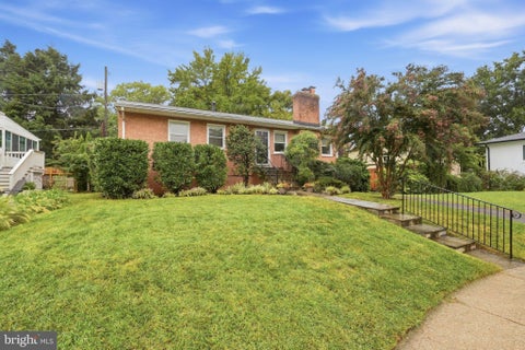 Photo of 620 S Ivy Street, ARLINGTON, VA 22204 (MLS # VAAR2080196)