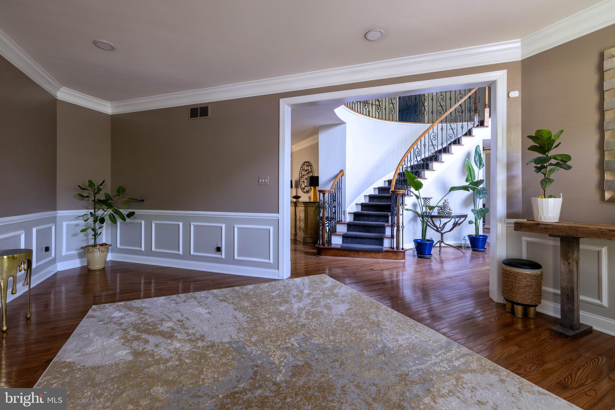 263 RIVERCREST DRIVE